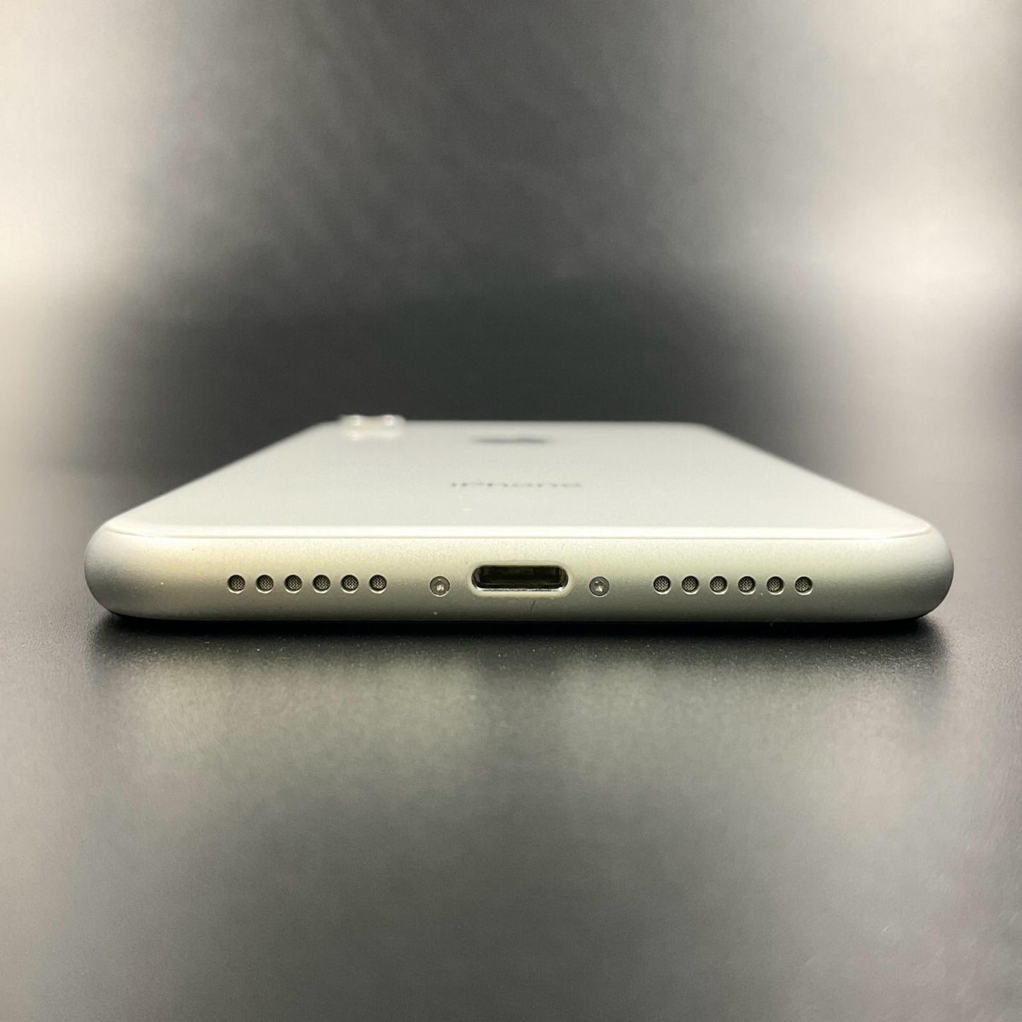 【全額返金保証】【最速発送】Apple iPhone iPhone XR 64GB ホワイト au 白ロム 動作確認済 80%