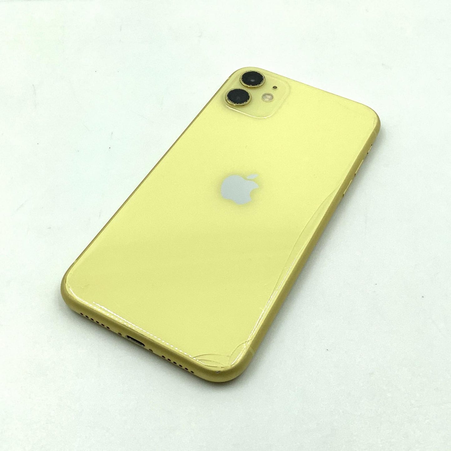 【全額返金保証】【最速発送】Apple iPhone iPhone 11 64GB イエロー au 白ロム 動作確認済 78%
