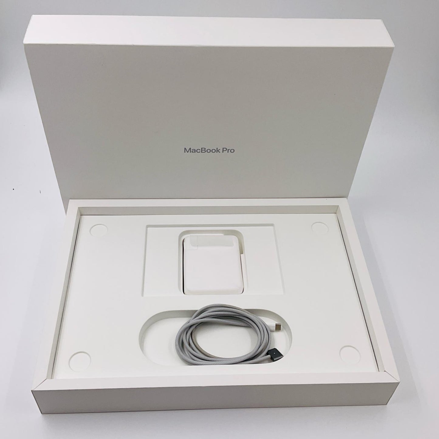 【全額返金保証】【最速発送】Apple MacBook Pro 16.2インチ 2023 Apple M2 Pro 16GB SSD 2TB スペースグレイ 100% 美品 動作確認済