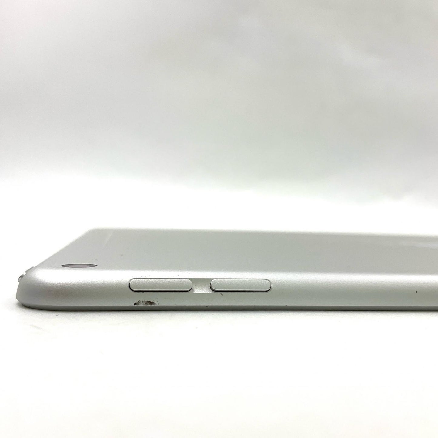 【全額返金保証】【最速発送】Apple iPad Air 10.5インチ 第3世代 64GB シルバー WiFi+Cellular docomo 白ロム 動作確認済