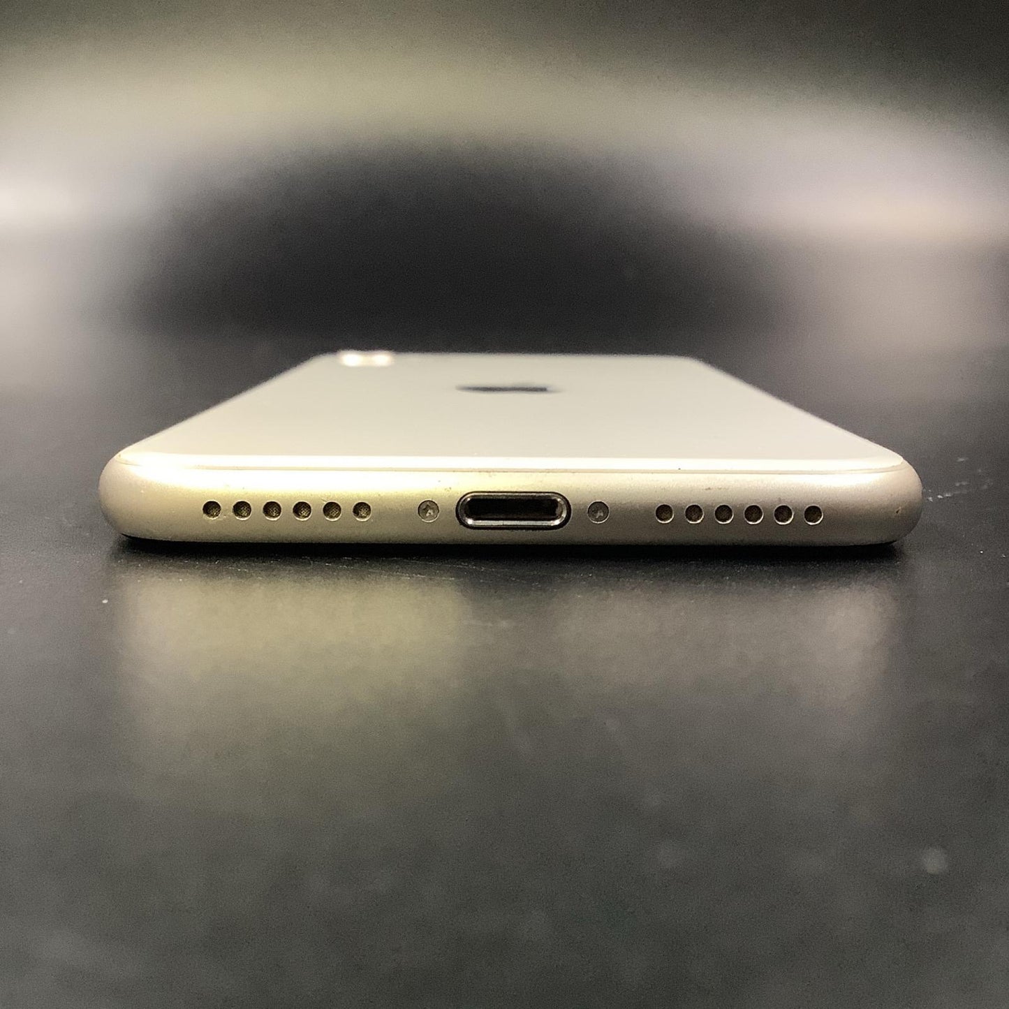【全額返金保証】【最速発送】Apple iPhone iPhone SE(第3世代) 128GB スターライト au 白ロム 動作確認済 89%