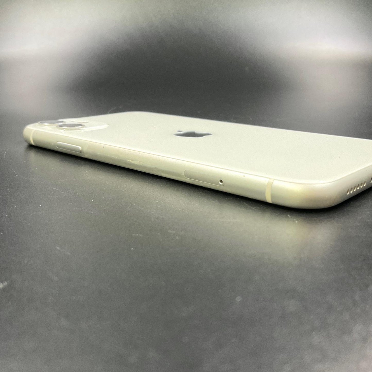 【全額返金保証】【最速発送】Apple iPhone iPhone 11 64GB ホワイト docomo 白ロム 動作確認済 81%
