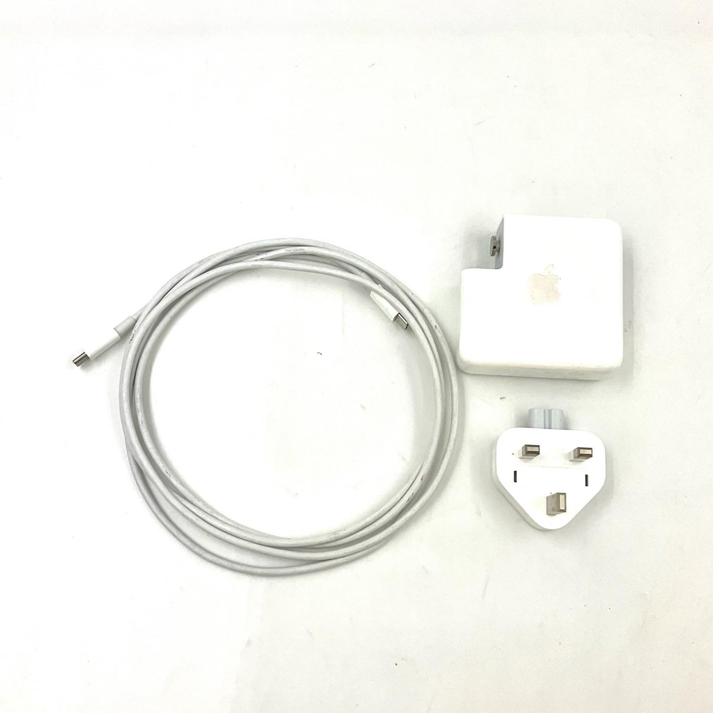 【全額返金保証】【最速発送】Apple MacBook Pro 13.3インチ 2022 Apple M2 8GB SSD 512GB シルバー 92% 動作確認済