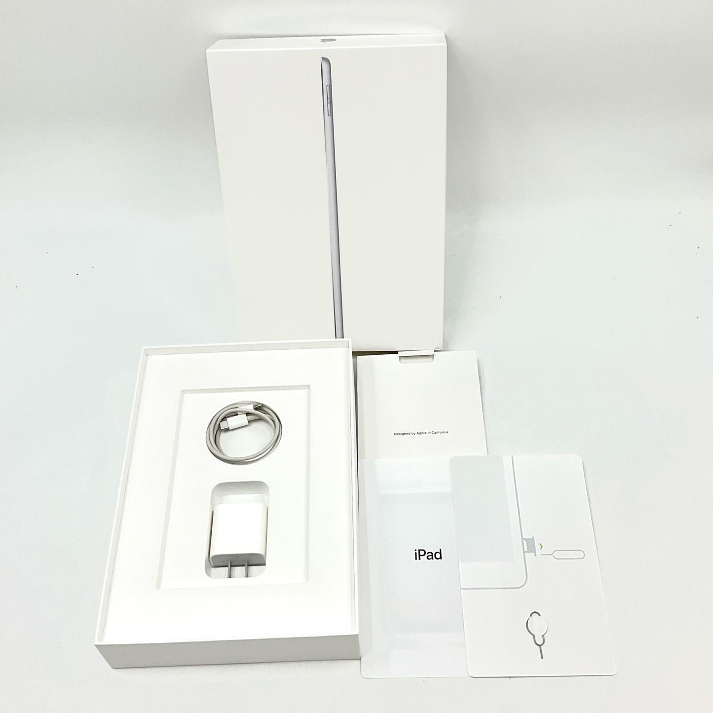 【全額返金保証】【最速発送】Apple iPad iPad 10.2インチ 第9世代 64GB シルバー WiFi+Cellular au 白ロム 美品 動作確認済