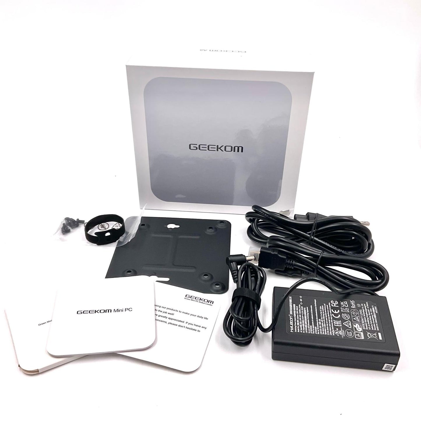 【全額返金保証】【最速発送】GEEKOM ミニPC A8 Ryzen 9 8945HS 32GB M.2 SSD 2TB 超美品 動作確認済
