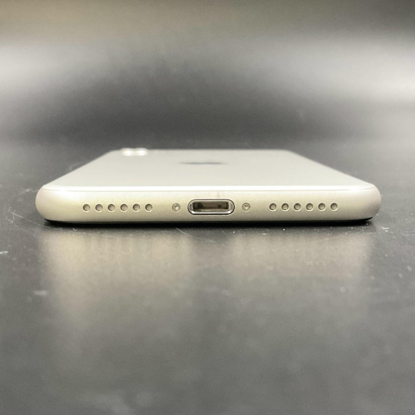 【全額返金保証】【最速発送】Apple iPhone iPhone SE(第3世代) 64GB スターライト docomo SIMフリー 美品 動作確認済 88%