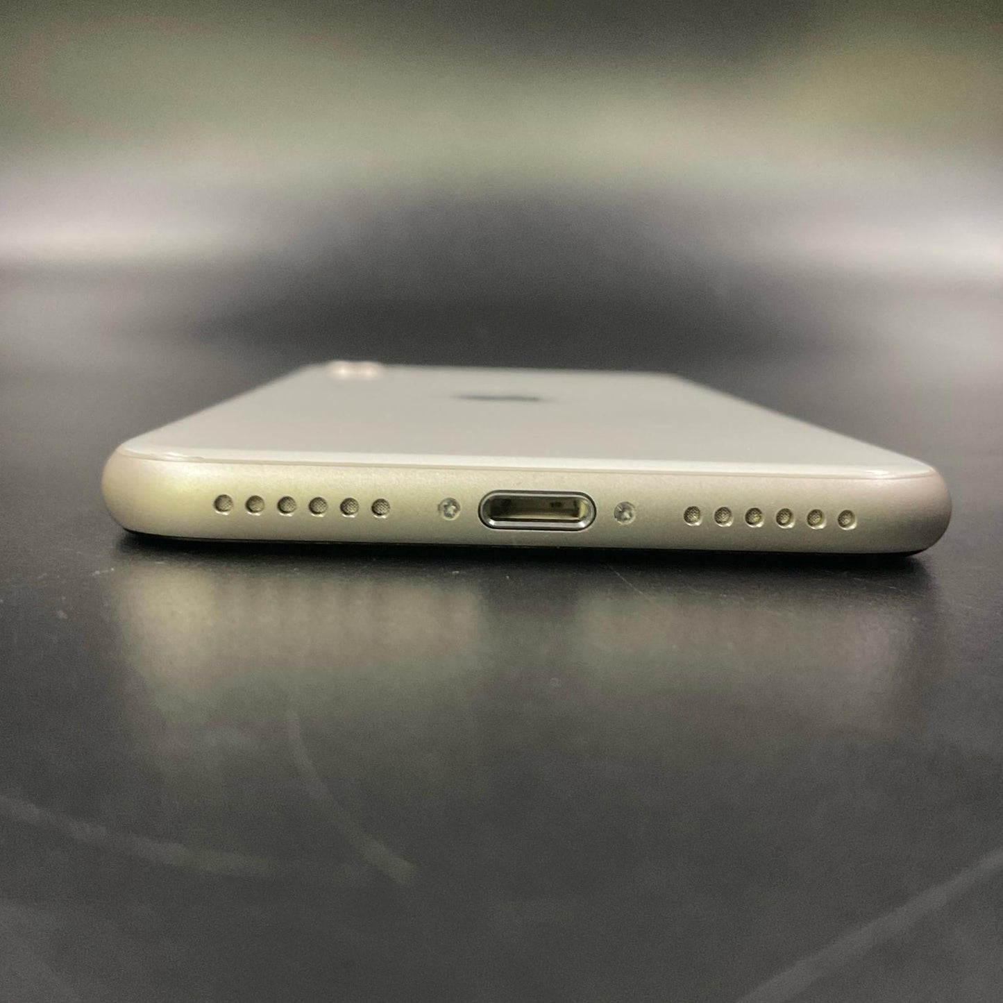 【全額返金保証】【最速発送】Apple iPhone iPhone SE(第3世代) 64GB スターライト Softbank 白ロム 動作確認済 86%