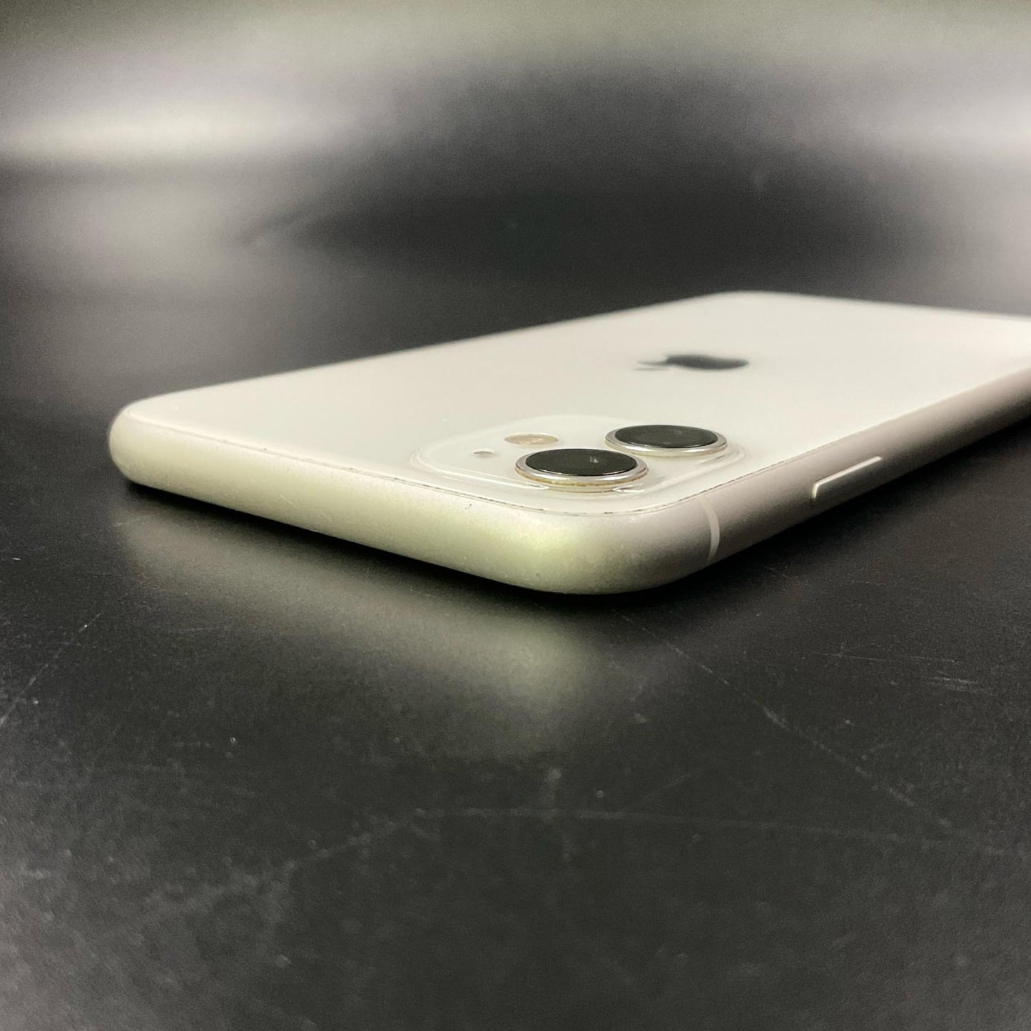 【全額返金保証】【最速発送】Apple iPhone iPhone 11 128GB ホワイト au 白ロム 動作確認済 71%