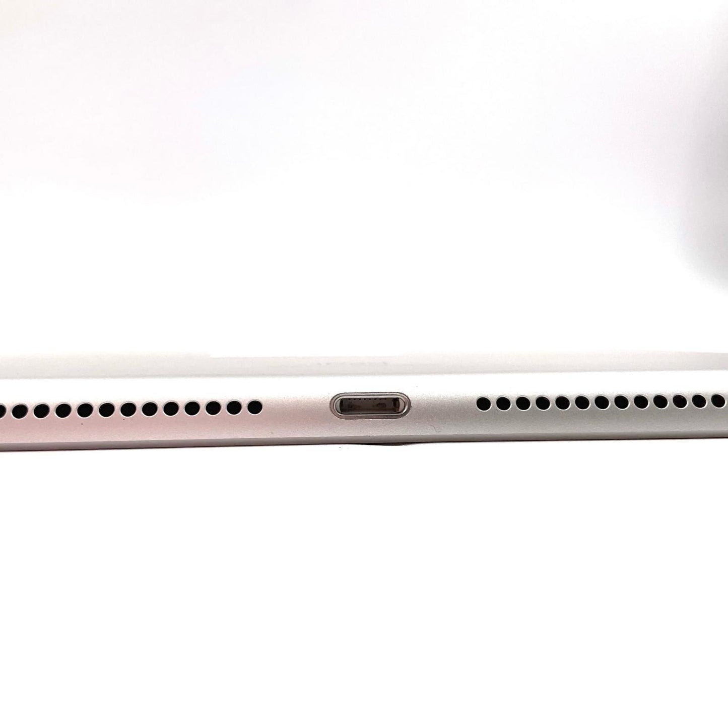 【全額返金保証】【最速発送】Apple iPad iPad 10.2インチ 第7世代 32GB シルバー WiFi+Cellular au 白ロム 美品 動作確認済