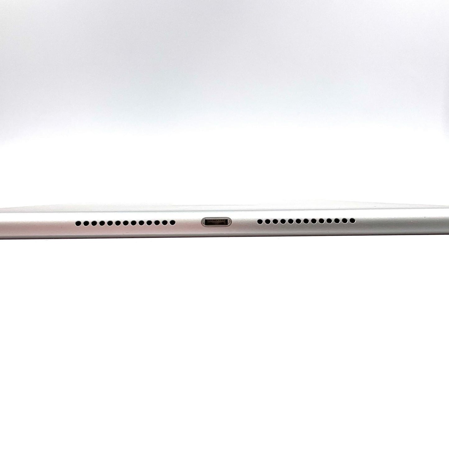 【全額返金保証】【最速発送】Apple iPad iPad 10.2インチ 第7世代 32GB シルバー WiFi+Cellular au 白ロム 動作確認済