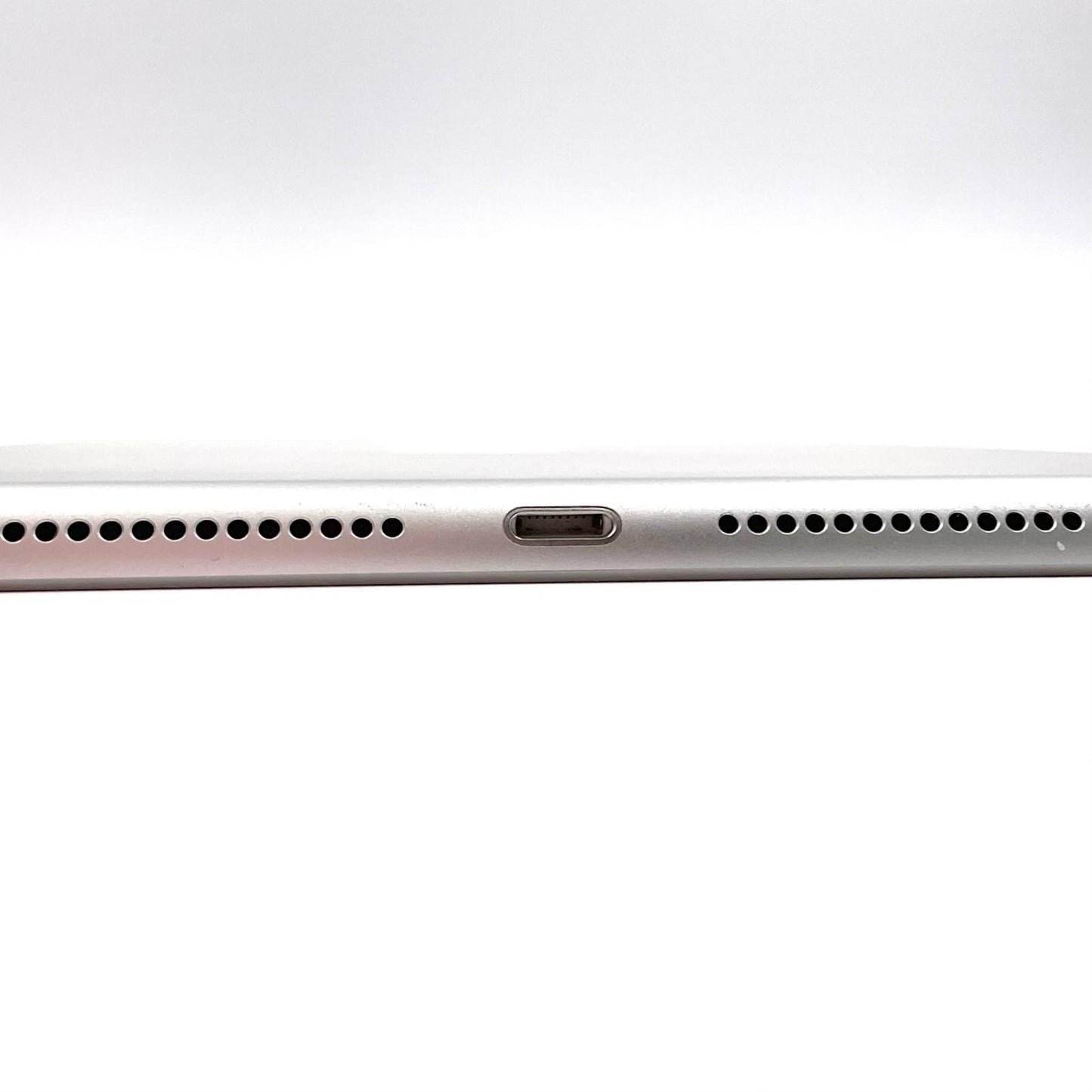 【全額返金保証】【最速発送】Apple iPad iPad 10.2インチ 第7世代 32GB シルバー WiFi+Cellular au 白ロム 動作確認済