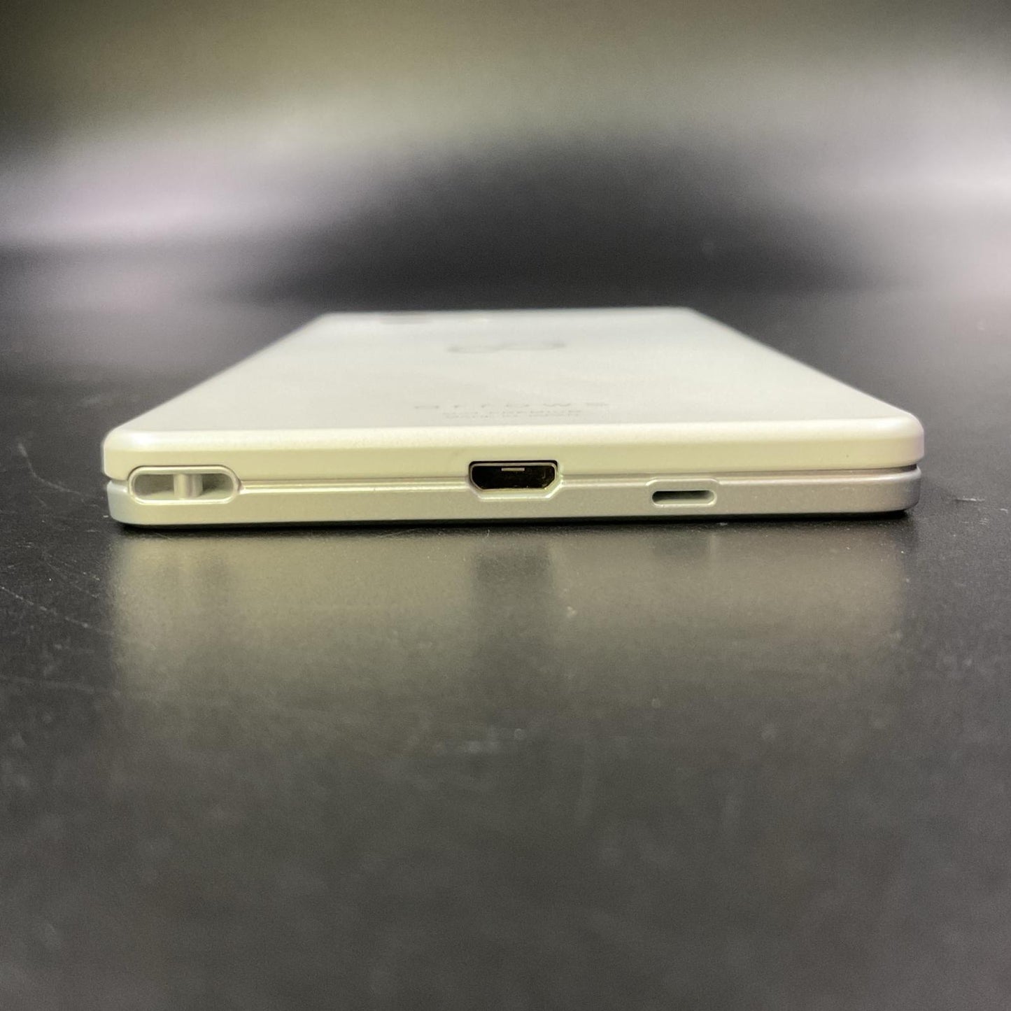 【全額返金保証】【最速発送】FUJITSU arrows M04 PREMIUM 32GB UQmobile FARM06316 白ロム 超美品 動作確認済