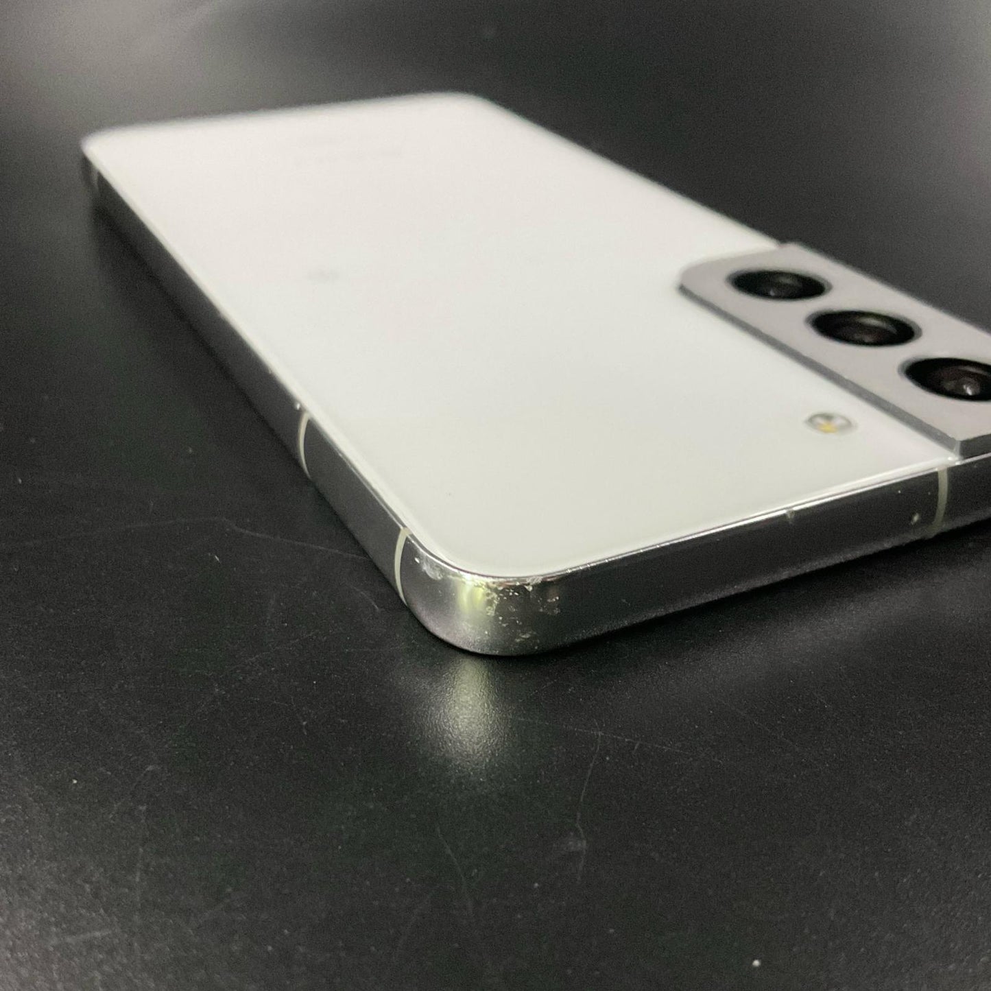 【全額返金保証】【最速発送】SAMSUNG Galaxy S22 256GB ファントムホワイト SIMフリー SCG13 動作確認済
