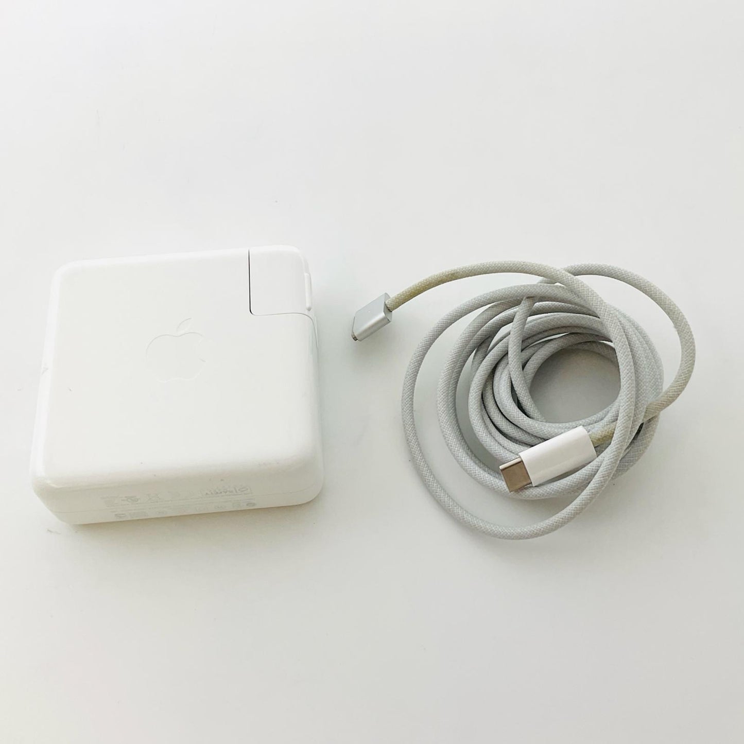 【最速発送】Apple MacBook Pro 14インチ 2021 Apple M1 Pro 16GB SSD 512GB シルバー 89%【難有】