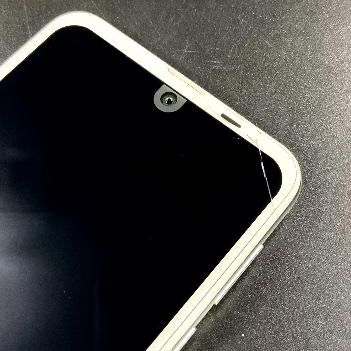 【最速発送】SHARP AQUOS R2 64GB プラチナホワイト docomo SH-03K 白ロム【難有】