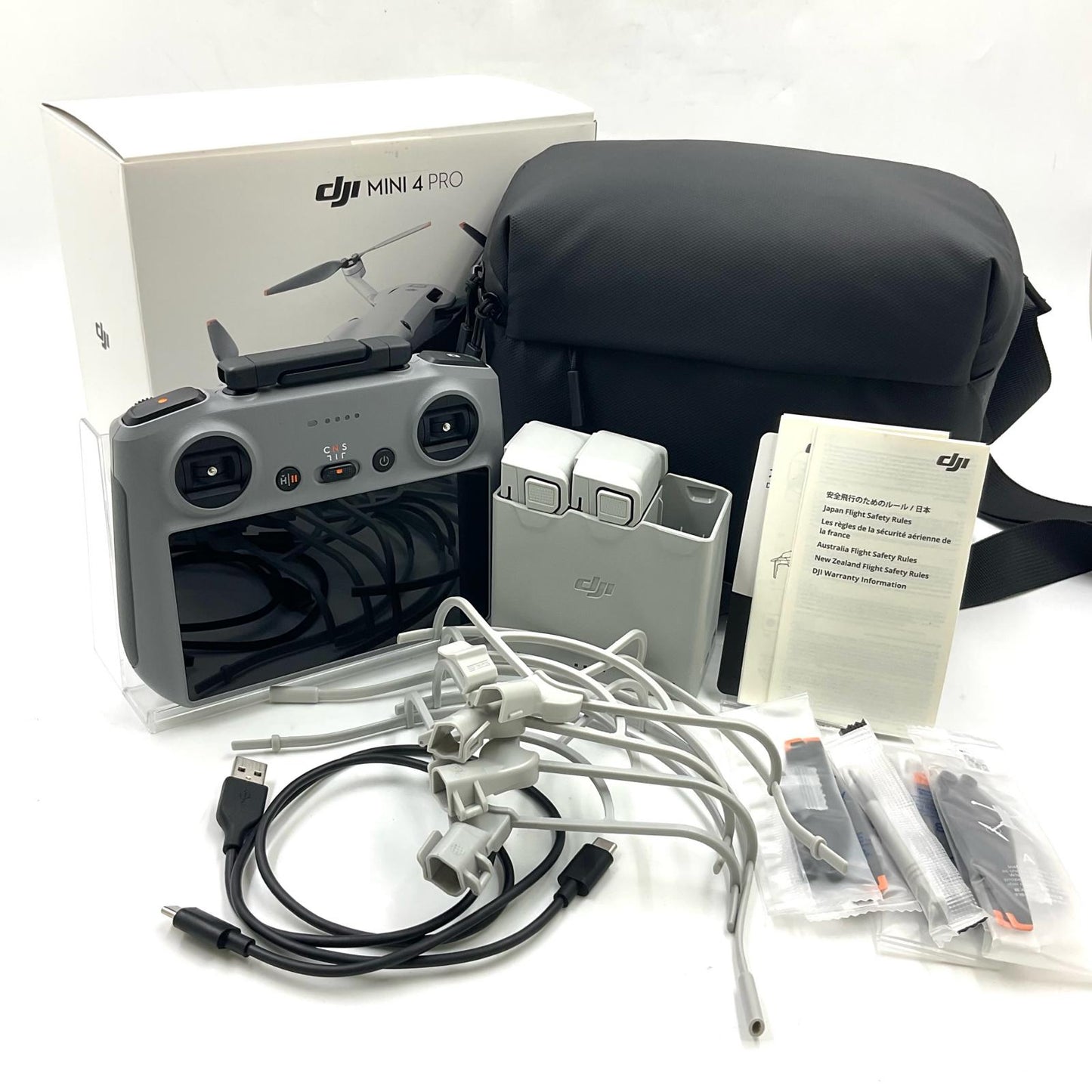 【全額返金保証】【最速発送】DJI DJI Mini 4 Pro Fly Moreコンボ Plus (DJI RC 2付属) 美品 動作確認済