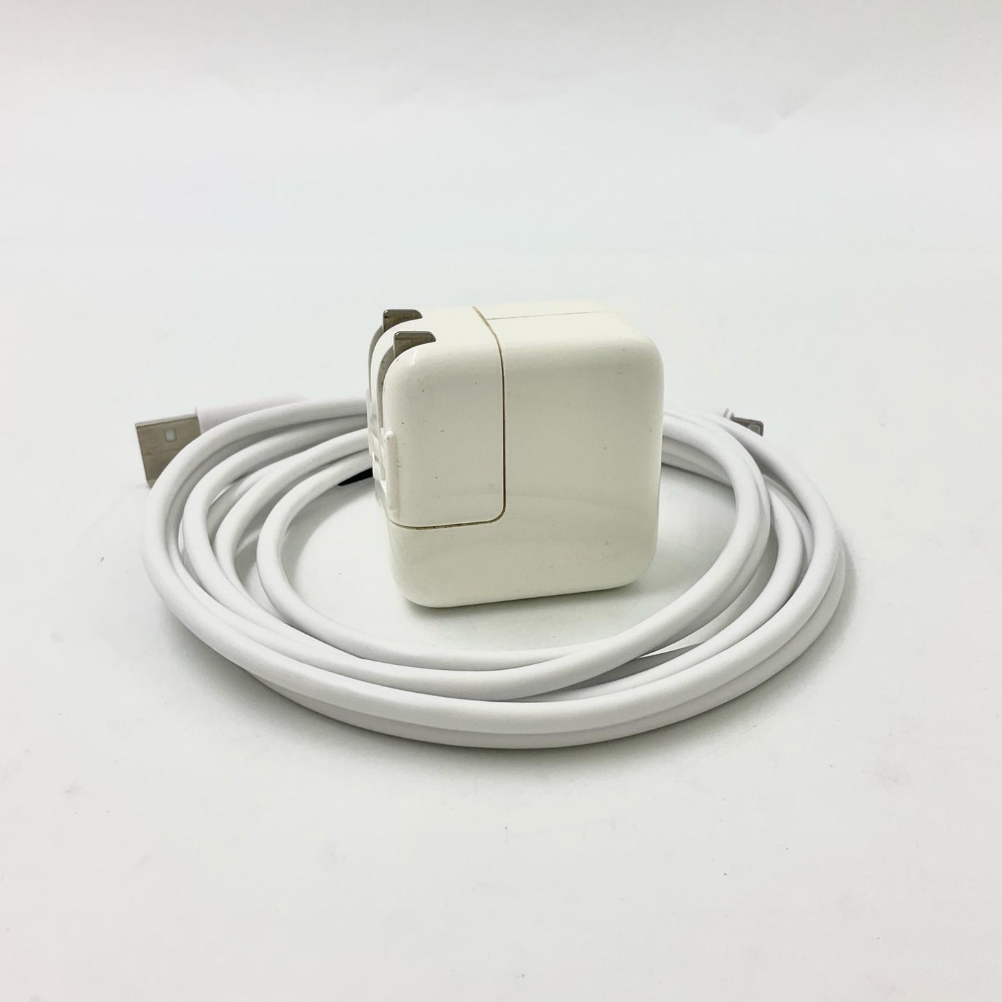 【最速発送】Apple iPad Air 9.7インチ 第2世代 32GB シルバー Wi-Fi【難有】