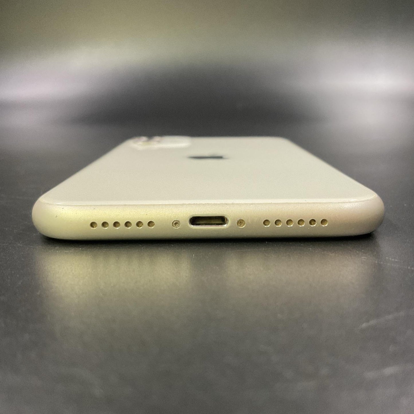 【最速発送】Apple iPhone iPhone 11 64GB ホワイト au 白ロム【難有】 74%
