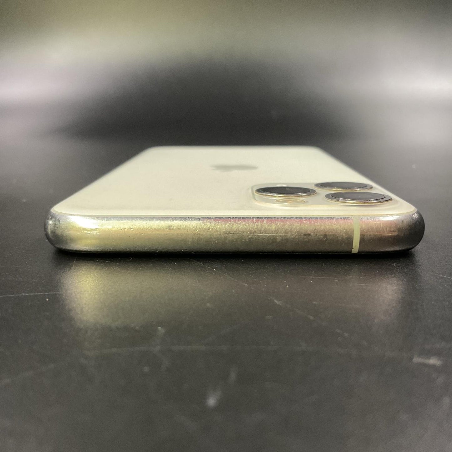 【全額返金保証】【最速発送】Apple iPhone iPhone 11 Pro 64GB シルバー au 白ロム 動作確認済 72%