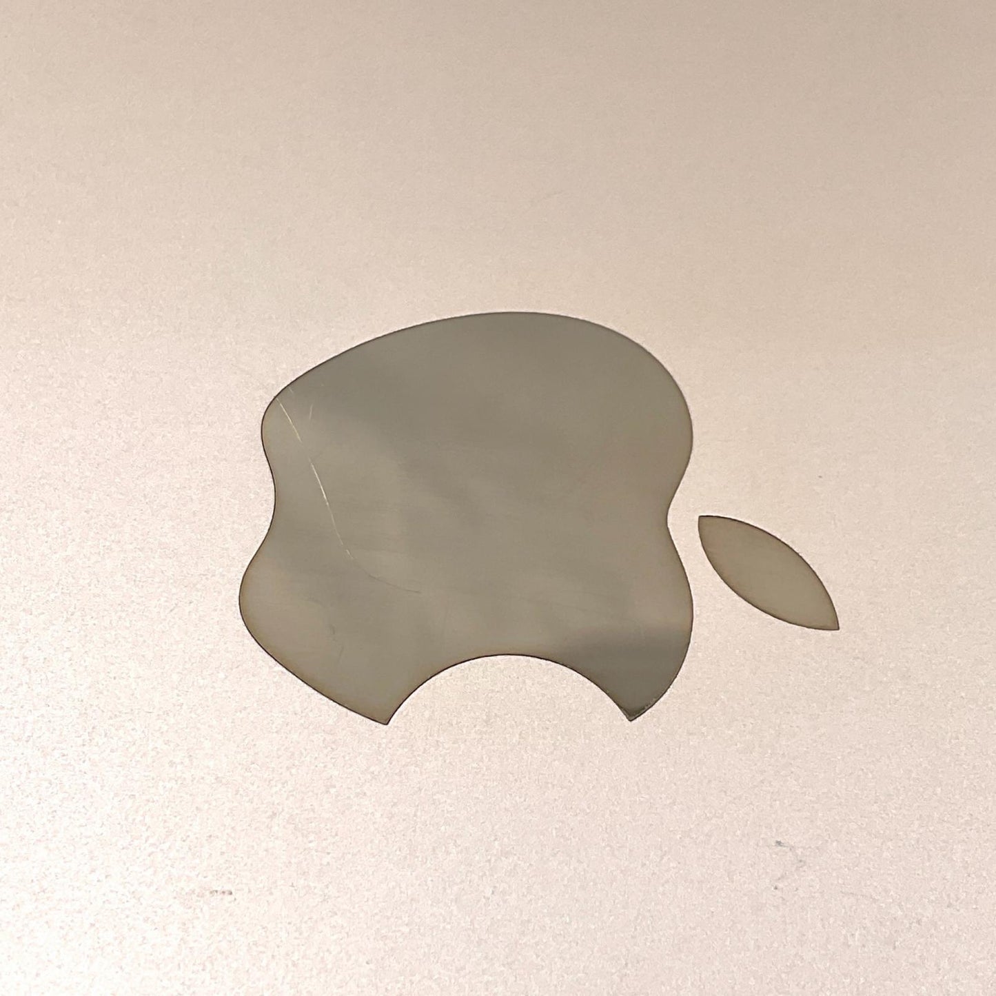 【最速発送】Apple iPad Air 9.7インチ 第2世代 64GB ゴールド WiFi+Cellular au 白ロム【難有】