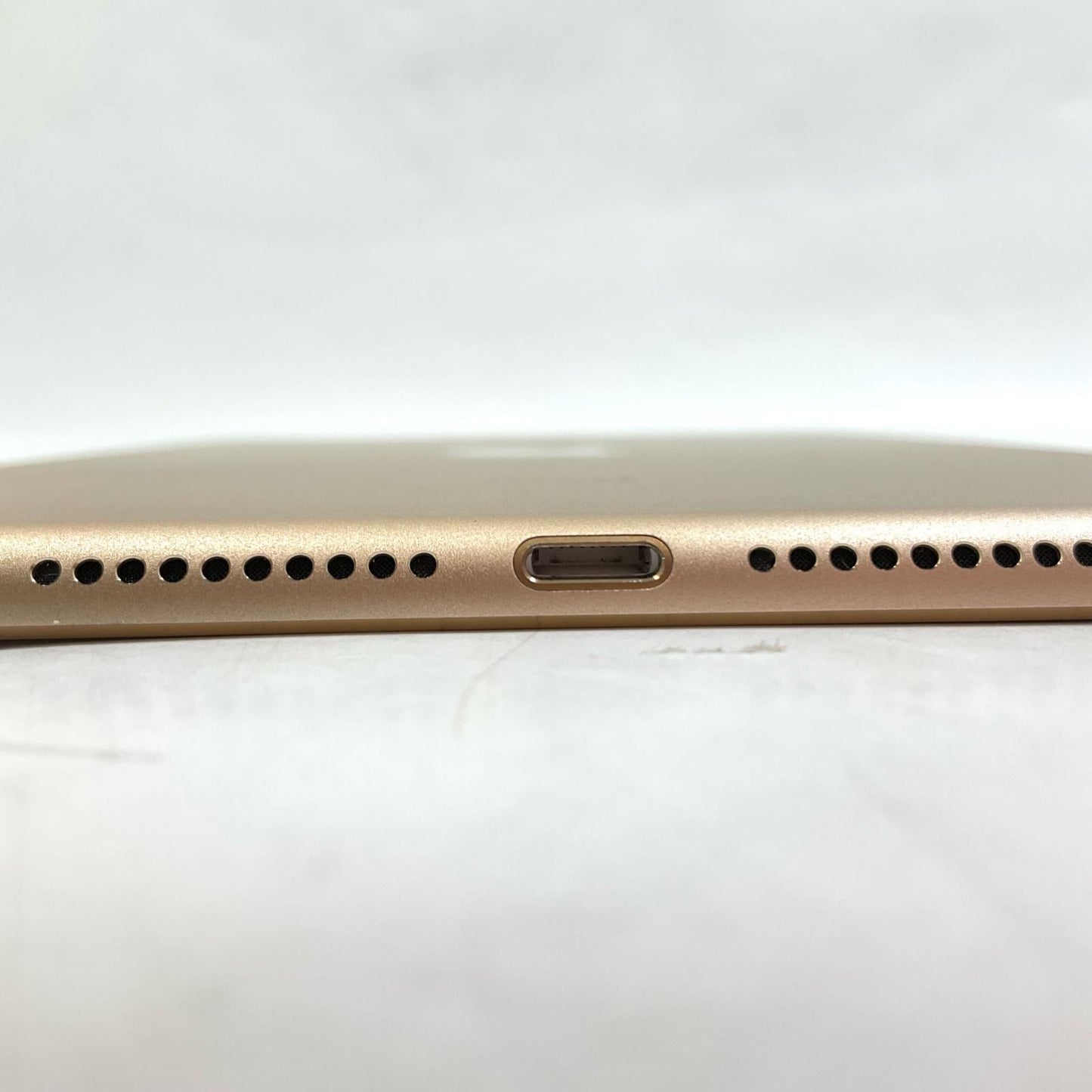 【全額返金保証】【最速発送】Apple iPad mini 7.9インチ 第4世代 32GB ゴールド WiFi+Cellular docomo 白ロム 美品 動作確認済