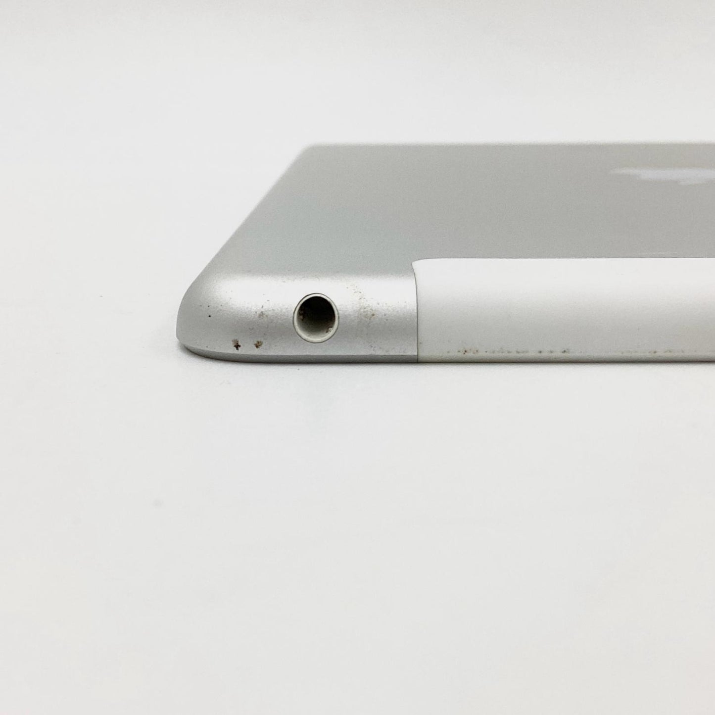 【全額返金保証】【最速発送】Apple iPad iPad 9.7インチ 第6世代 32GB シルバー WiFi+Cellular au 白ロム 動作確認済