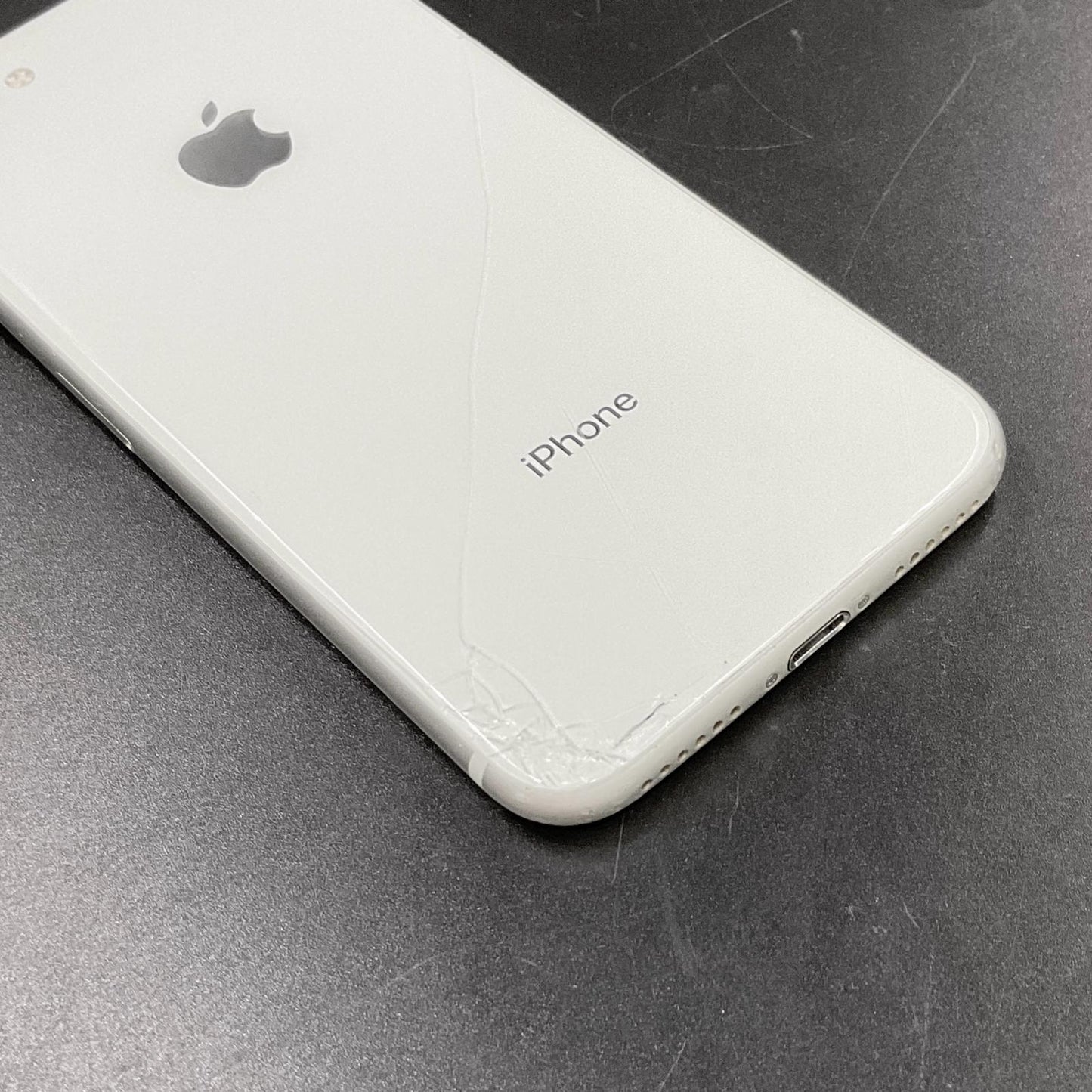 【最速発送】Apple iPhone iPhone 8 64GB シルバー Softbank 白ロム【難有】 73%