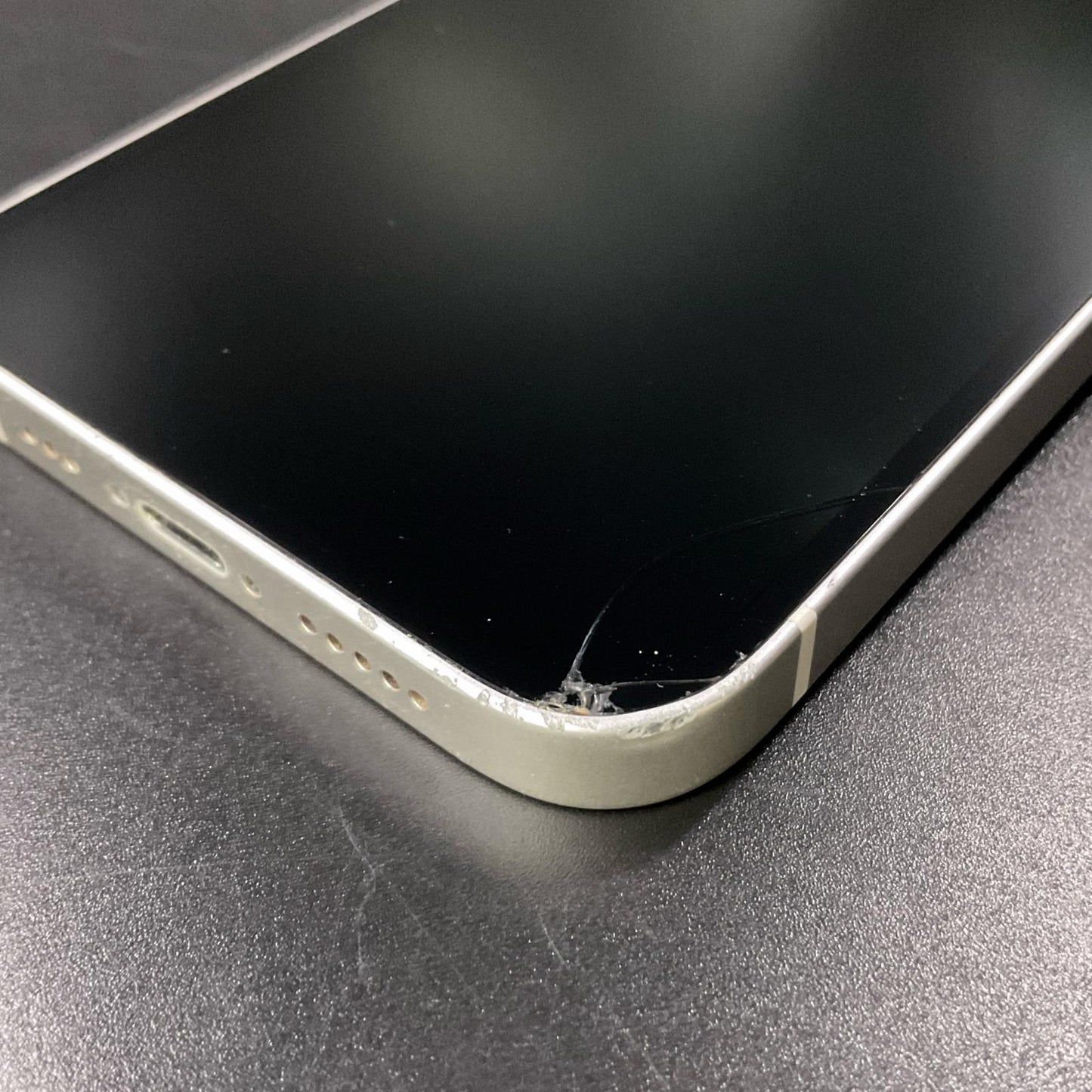【最速発送】Apple iPhone iPhone 13 128GB スターライト docomo【難有】 77%