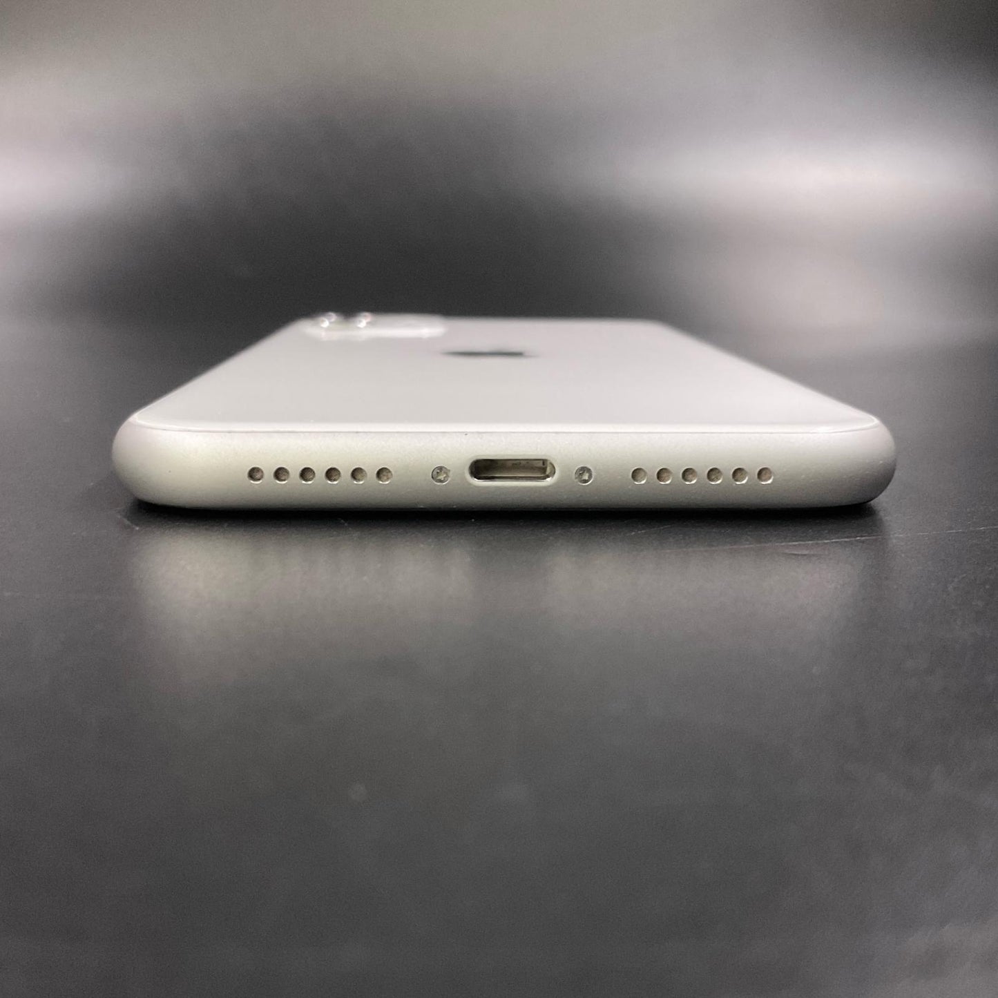 【全額返金保証】【最速発送】Apple iPhone iPhone 11 128GB ホワイト docomo 白ロム 動作確認済 74%