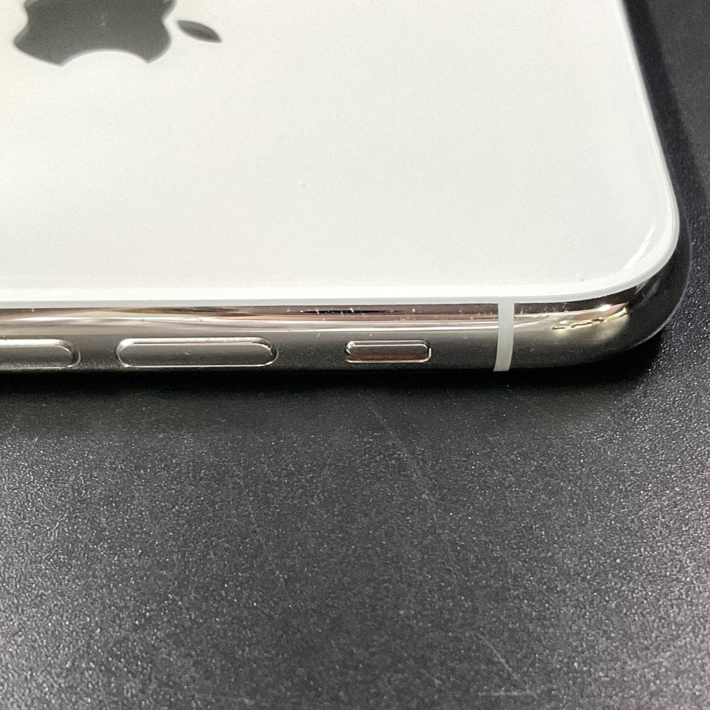 【全額返金保証】【最速発送】Apple iPhone iPhone XS 64GB シルバー Softbank 白ロム 動作確認済 70%