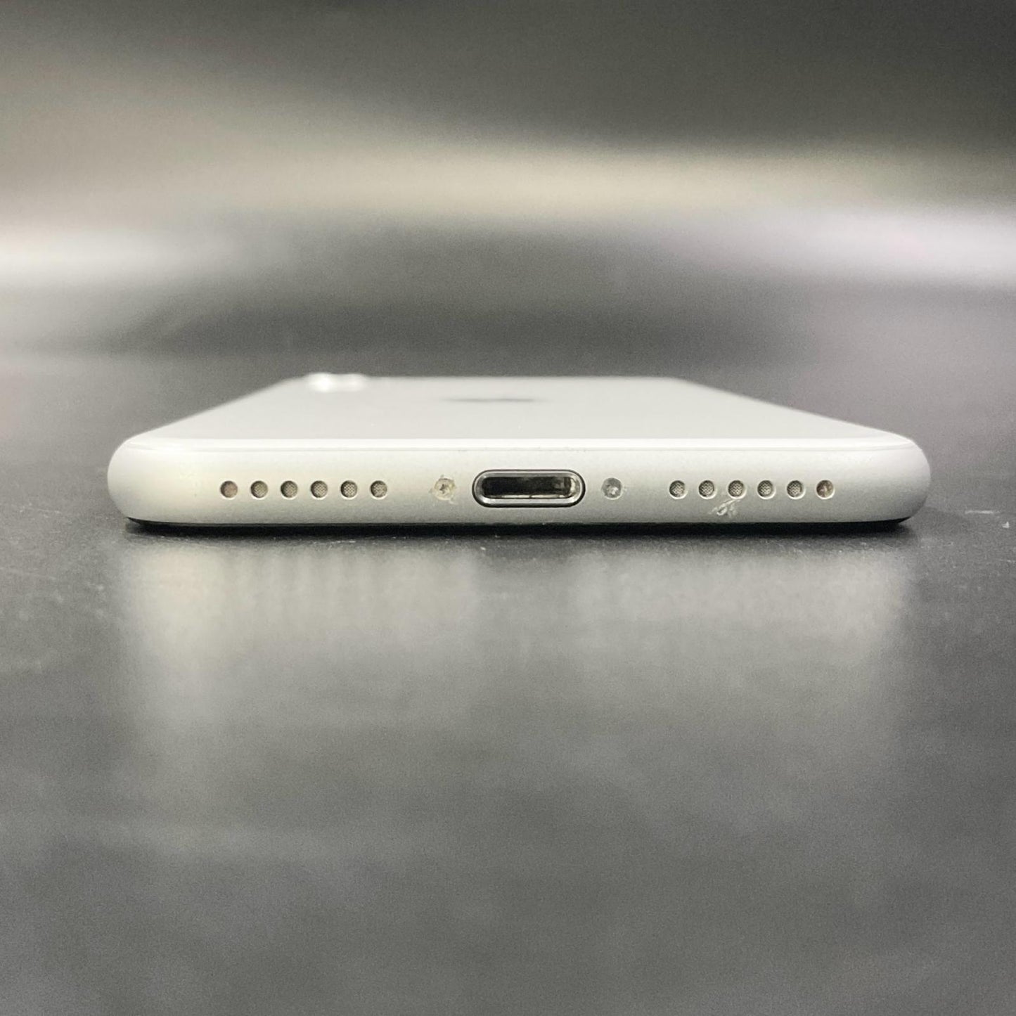 【全額返金保証】【最速発送】Apple iPhone iPhone SE(第2世代) 64GB ホワイト docomo SIMフリー 白ロム 動作確認済 80%
