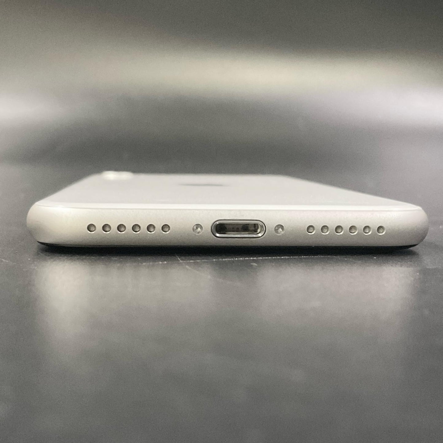【全額返金保証】【最速発送】Apple iPhone iPhone SE(第3世代) 128GB スターライト Softbank SIMフリー 動作確認済 77%
