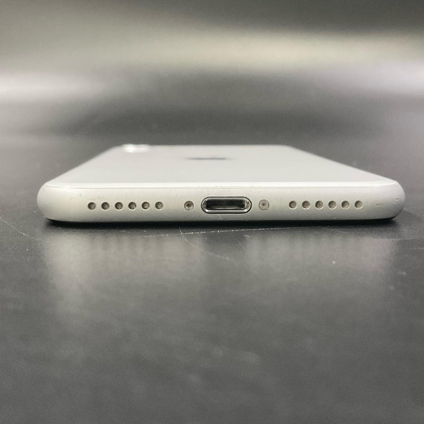 【全額返金保証】【最速発送】Apple iPhone iPhone SE(第2世代) 64GB ホワイト Softbank 白ロム 動作確認済 74%