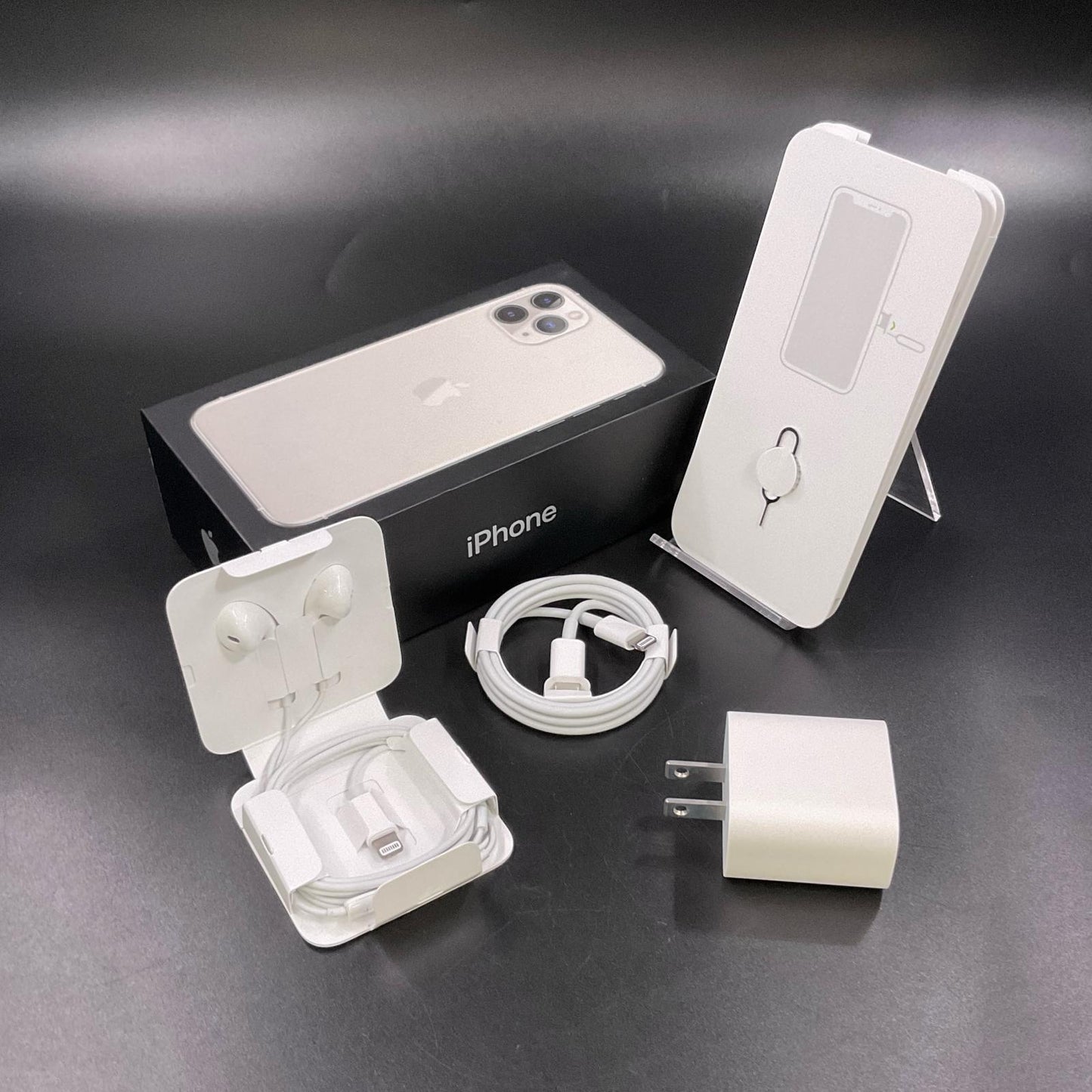 【全額返金保証】【最速発送】Apple iPhone iPhone 11 Pro 64GB シルバー au 白ロム 動作確認済 83.9%
