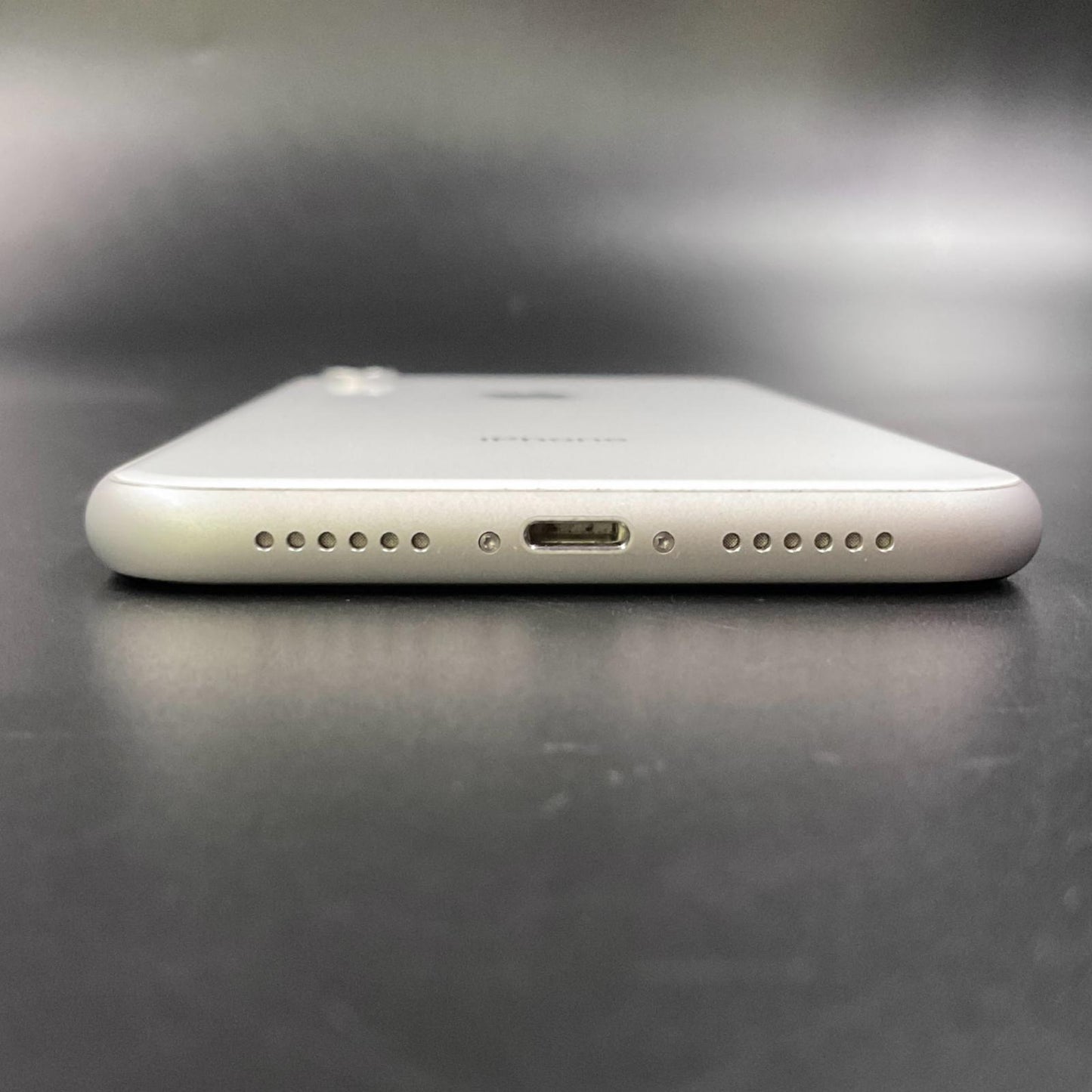 【全額返金保証】【最速発送】Apple iPhone iPhone XR 64GB ホワイト docomo 白ロム 動作確認済 84%