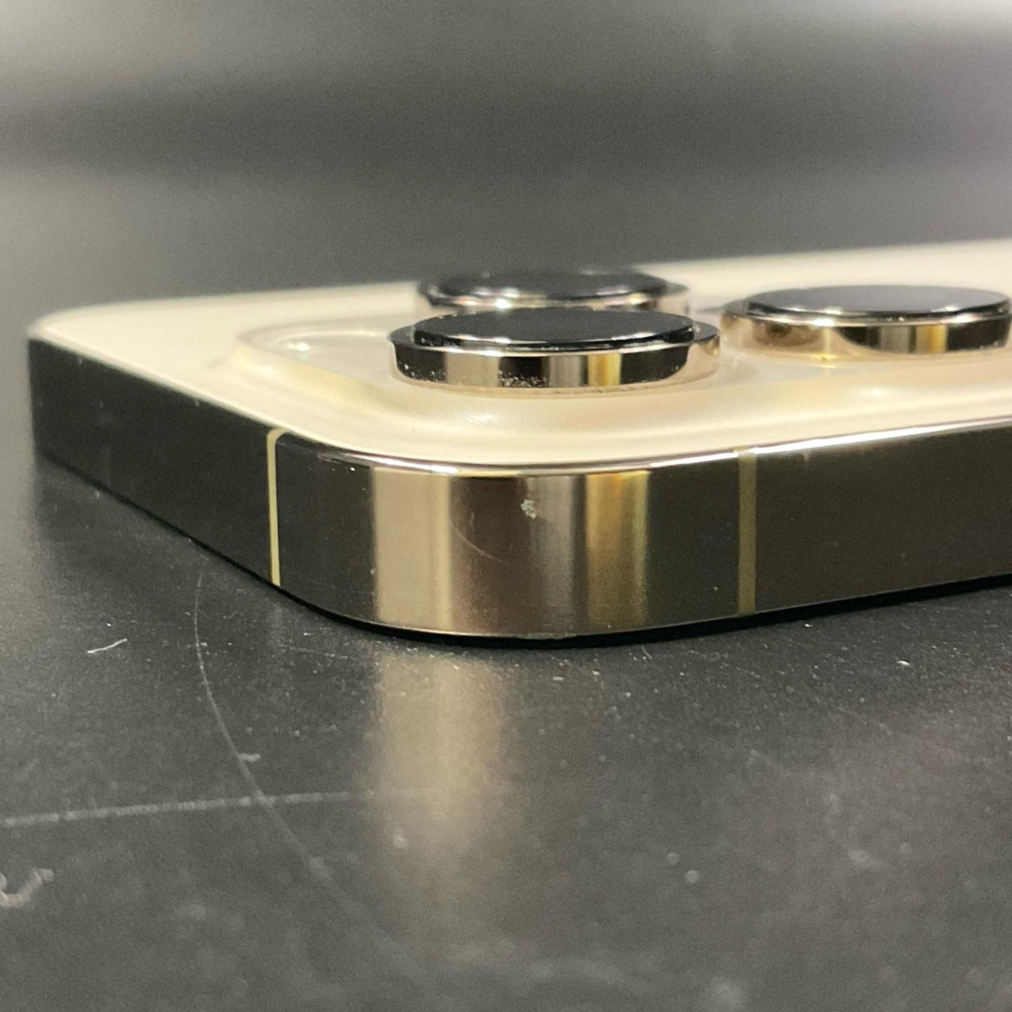 【全額返金保証】【最速発送】Apple iPhone iPhone 14 Pro 256GB ゴールド docomo SIMフリー 白ロム 動作確認済 83%