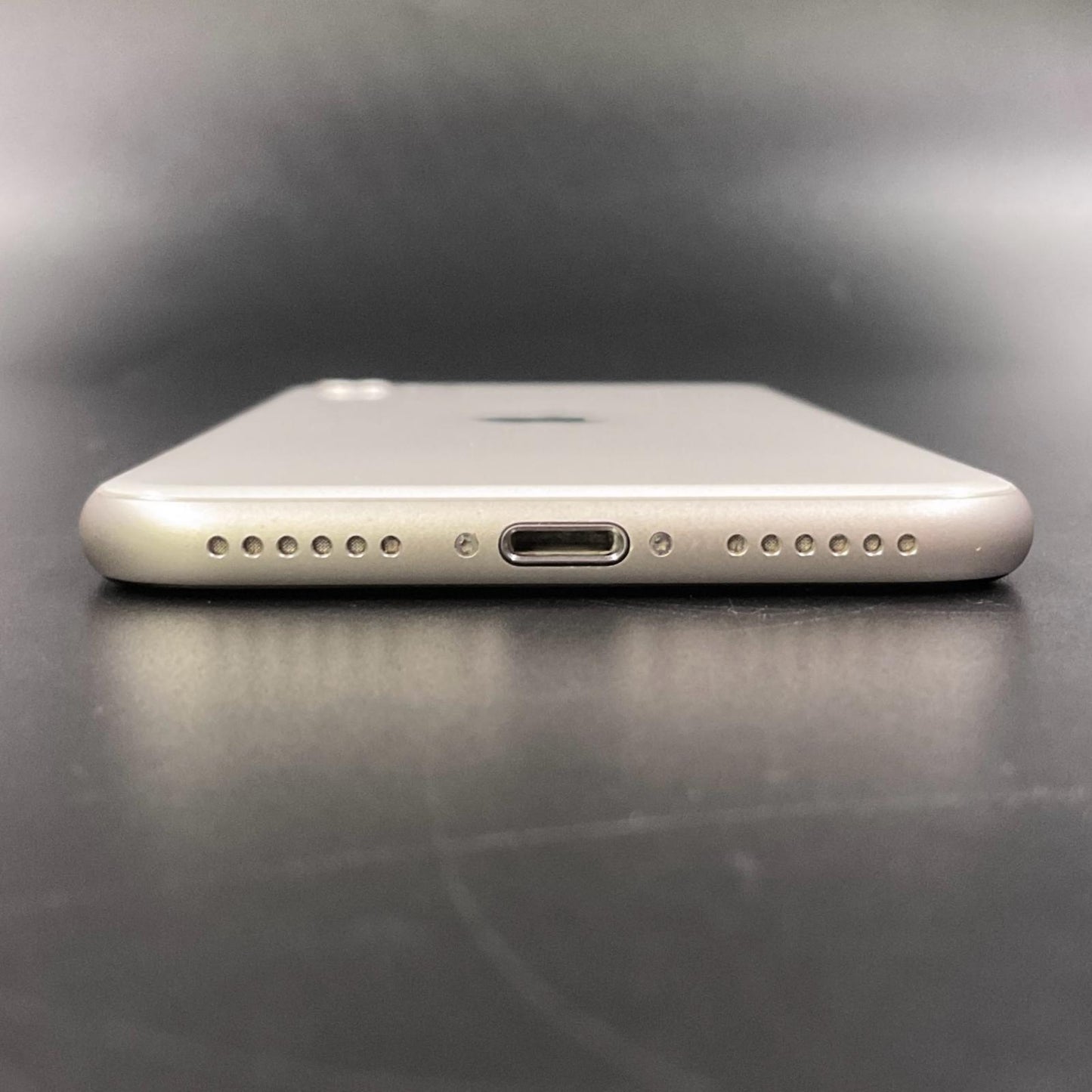【全額返金保証】【最速発送】Apple iPhone iPhone SE(第3世代) 64GB スターライト docomo SIMフリー 白ロム 動作確認済 86%