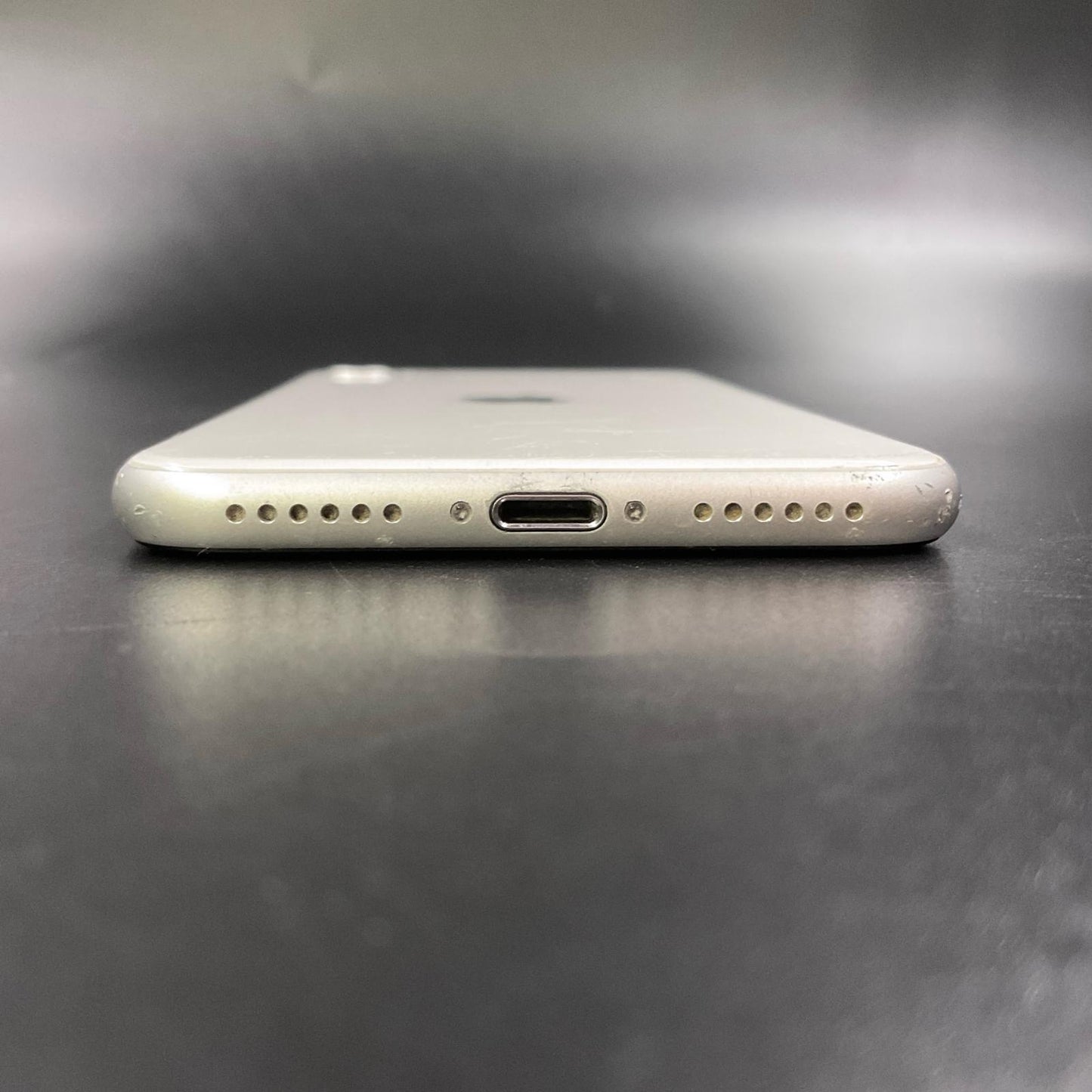 【全額返金保証】【最速発送】Apple iPhone iPhone SE(第3世代) 128GB docomo 白ロム 動作確認済 76%
