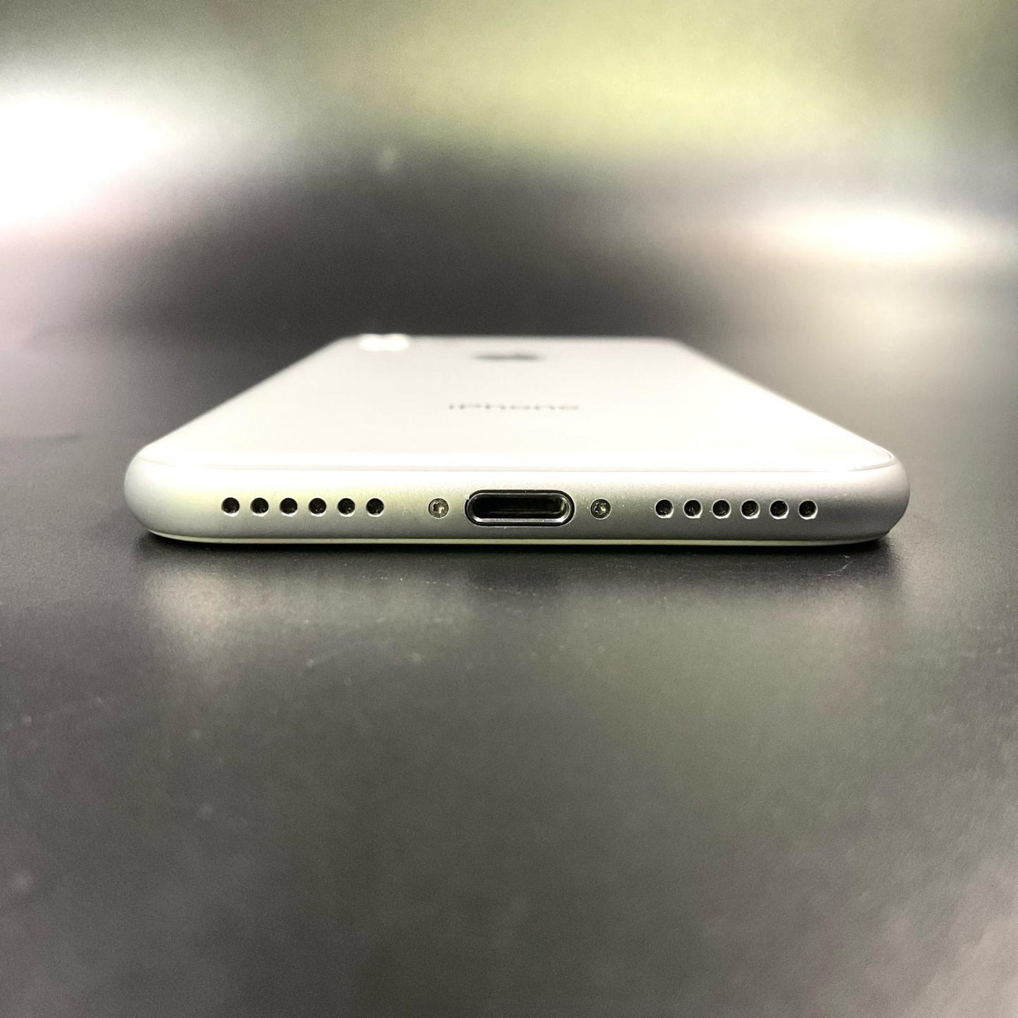 【全額返金保証】【最速発送】Apple iPhone iPhone 8 64GB シルバー au SIMフリー 白ロム 美品 動作確認済 100%