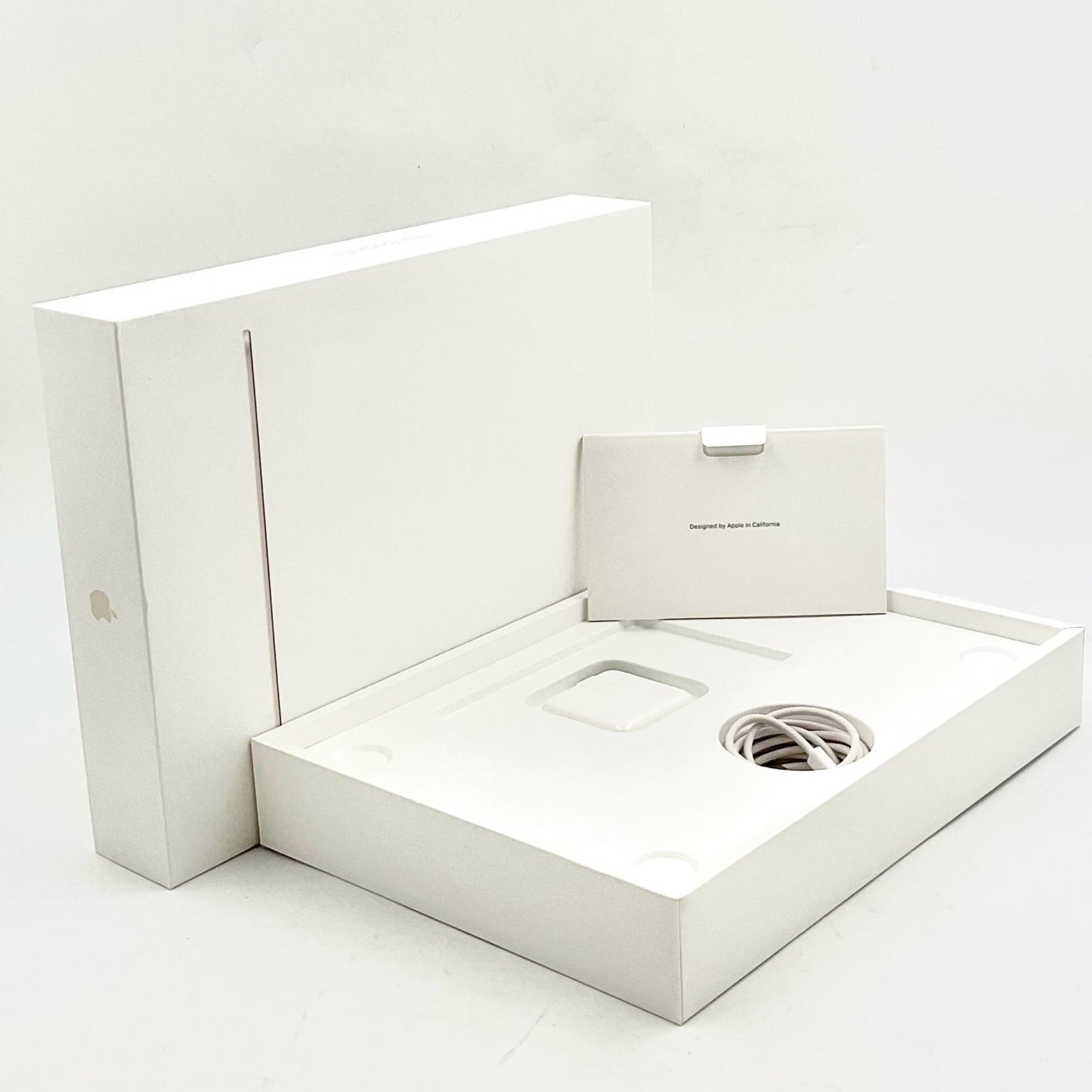 【全額返金保証】【最速発送】Apple MacBook Air 13.6インチ 2022 Apple M2 8GB SSD 256GB スターライト 97.6% 超美品 動作確認済
