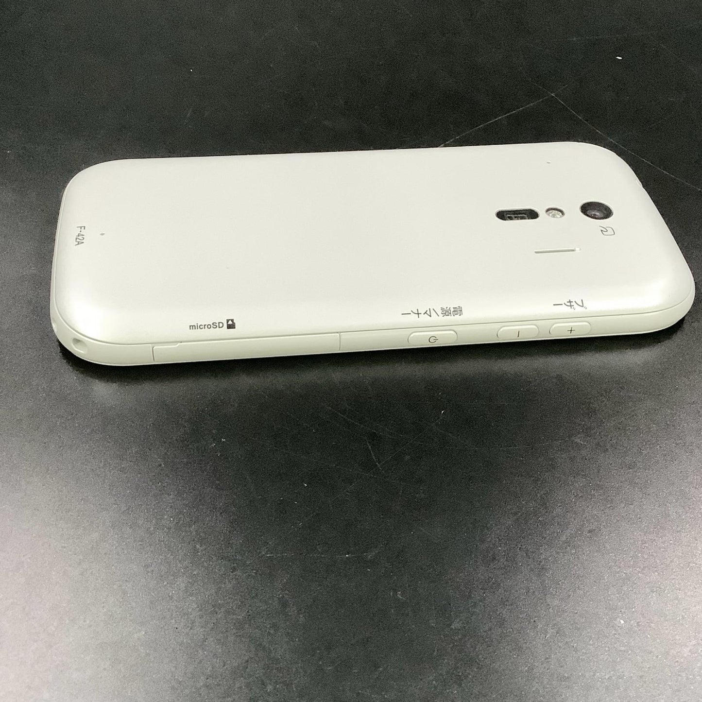 【全額返金保証】【最速発送】富士通 らくらくスマートフォン 32GB ホワイト docomo F-42A 白ロム 美品 動作確認済