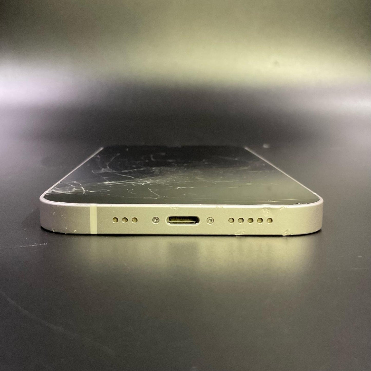 【最速発送】Apple iPhone iPhone 12 128GB ホワイト docomo 白ロム【難有】 77%