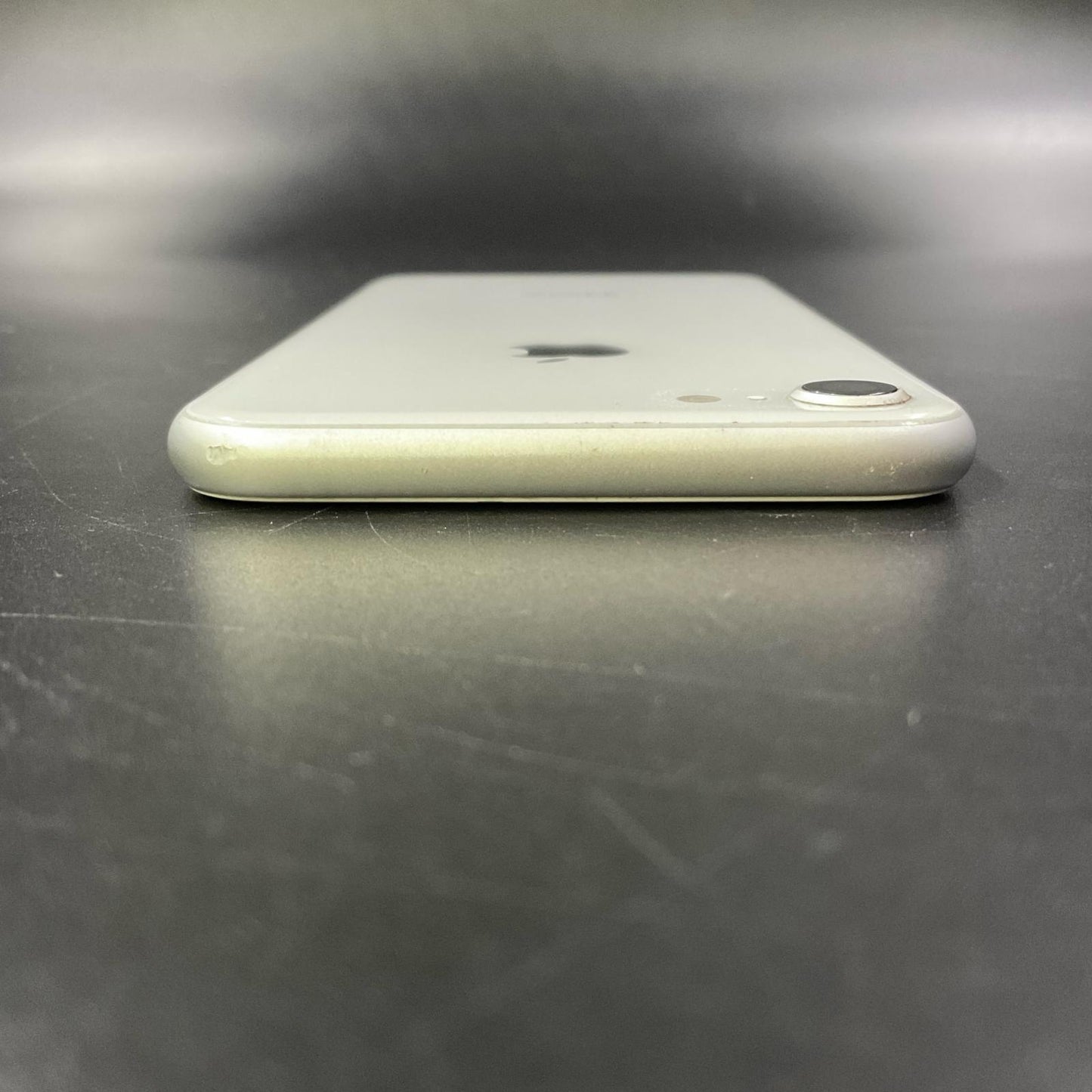 【最速発送】Apple iPhone iPhone 8 64GB シルバー docomo 白ロム【難有】 87%
