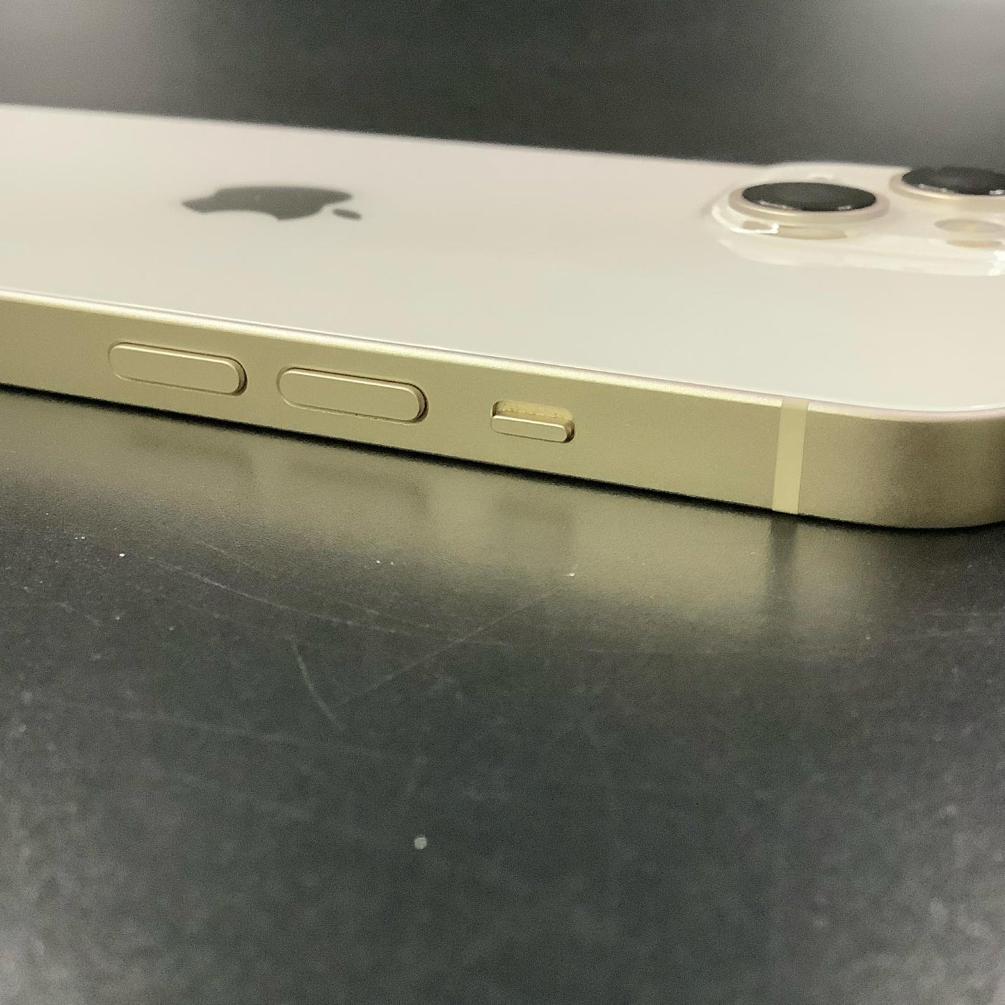 【全額返金保証】【最速発送】Apple iPhone iPhone 13 128GB スターライト au SIMフリー 動作確認済 88%
