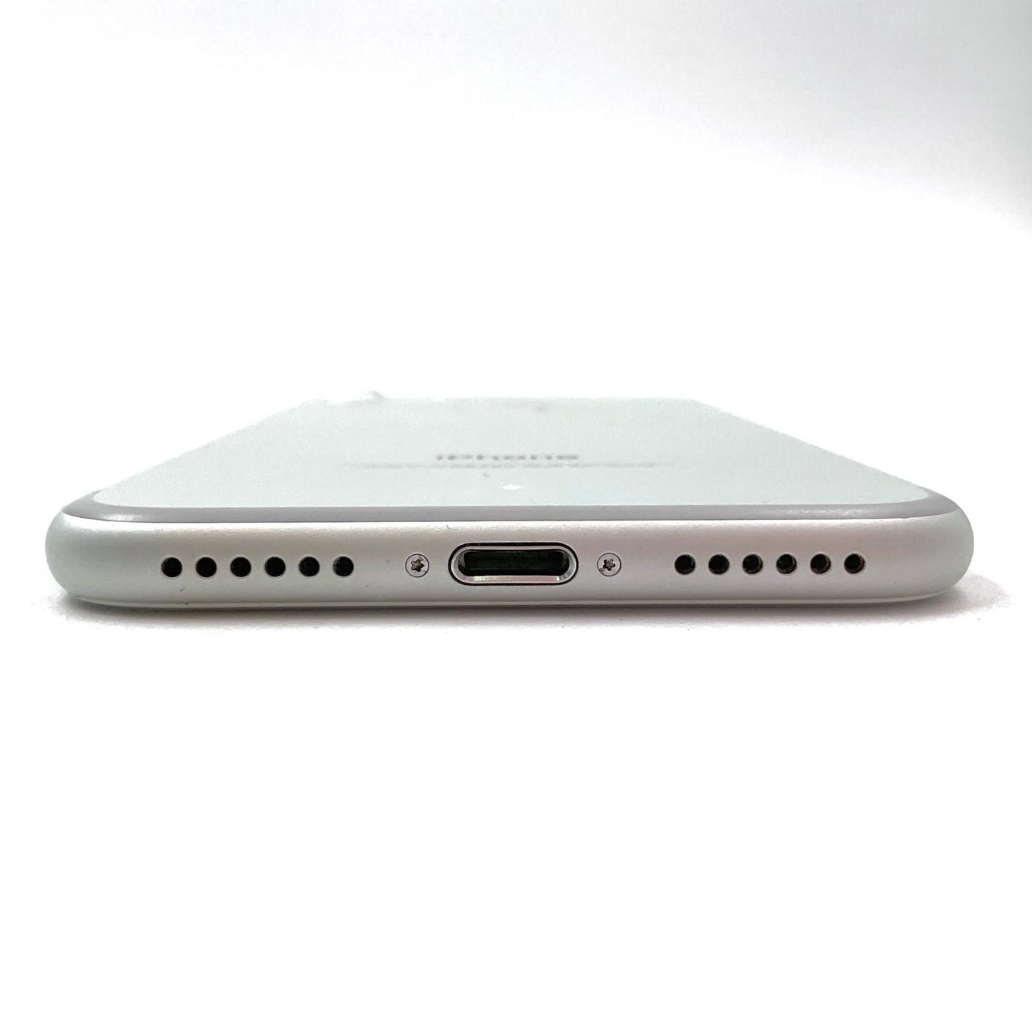 【全額返金保証】【最速発送】Apple iPhone iPhone 7 32GB シルバー docomo 白ロム 動作確認済 85%