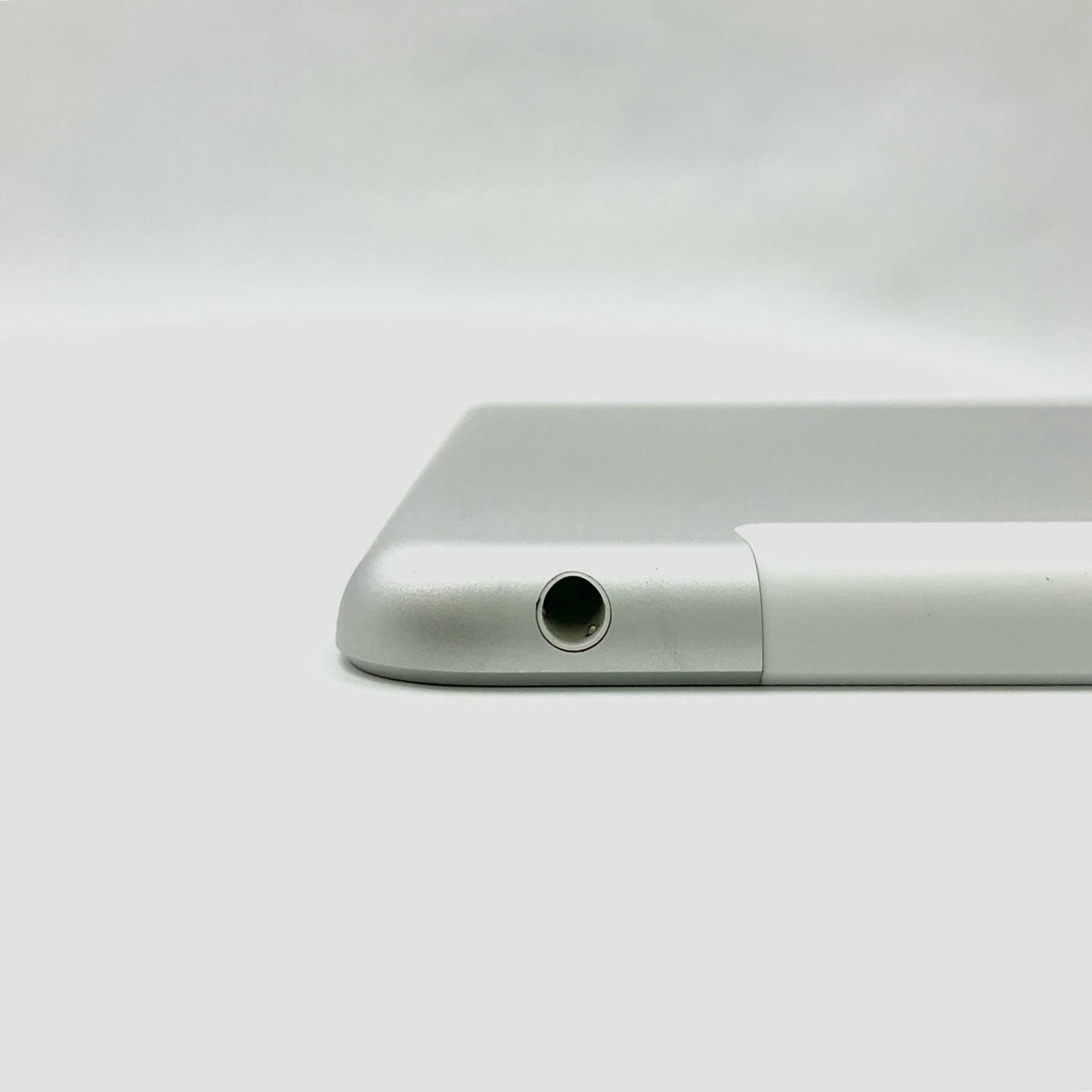【全額返金保証】【最速発送】Apple iPad iPad 10.2インチ 第9世代 64GB シルバー WiFi+Cellular au 白ロム 美品 動作確認済