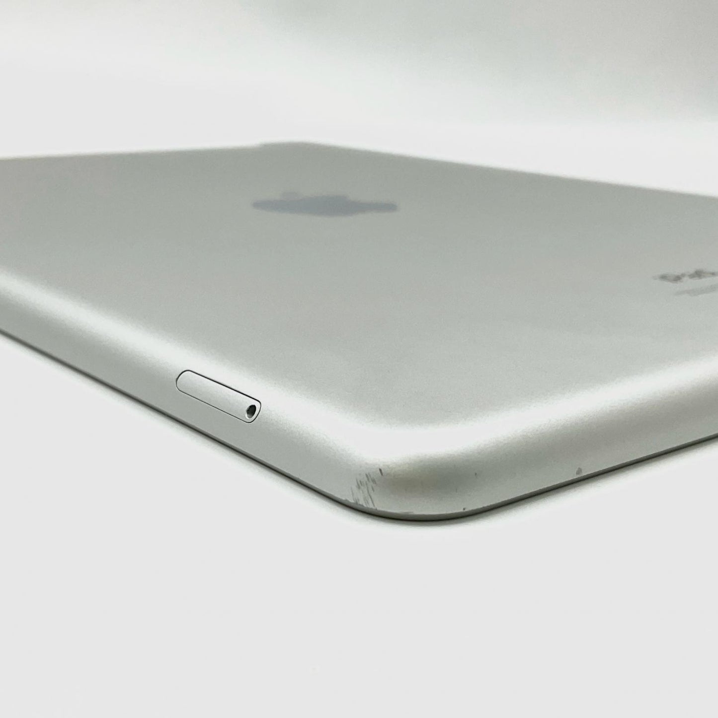 【全額返金保証】【最速発送】Apple iPad iPad 10.2インチ 第9世代 64GB シルバー WiFi+Cellular au 白ロム 動作確認済