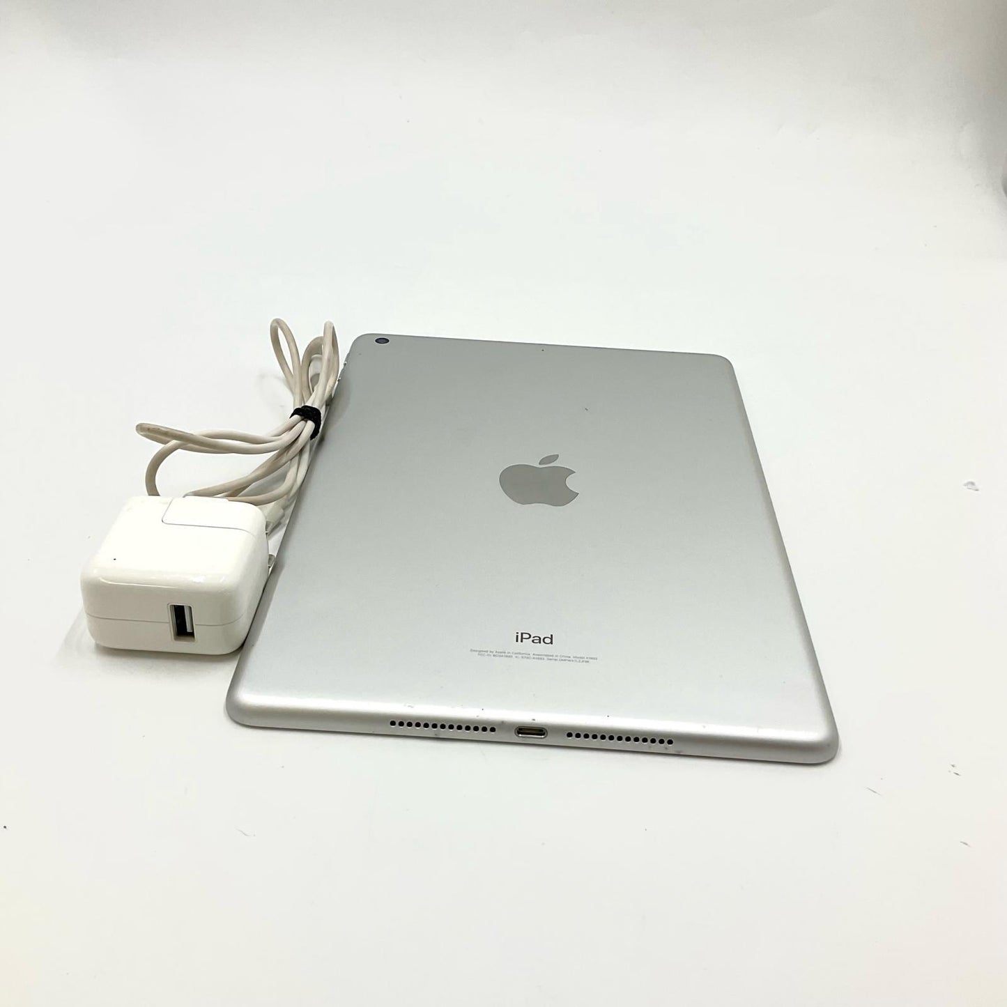 【全額返金保証】【最速発送】Apple iPad 第6世代 32GB シルバー Wi-Fi 動作確認済