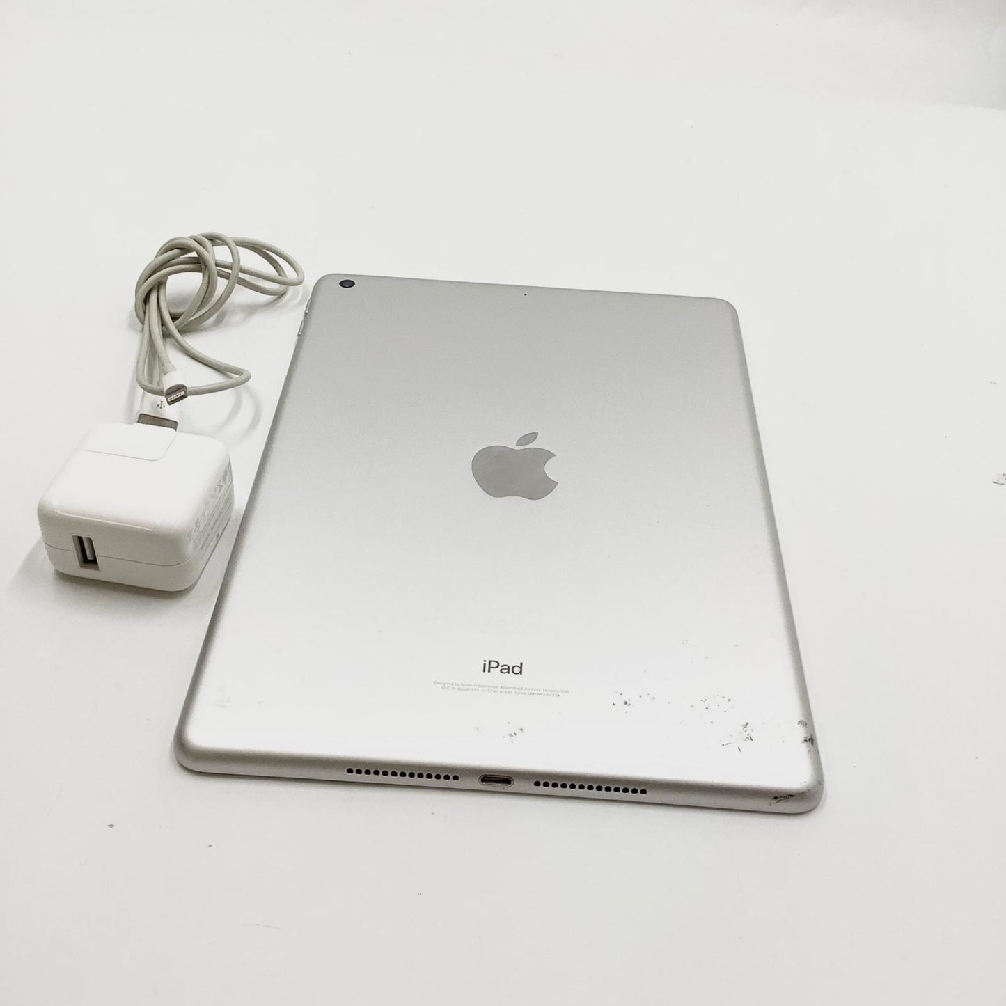 【全額返金保証】【最速発送】Apple iPad 第6世代 32GB シルバー Wi-Fi 動作確認済