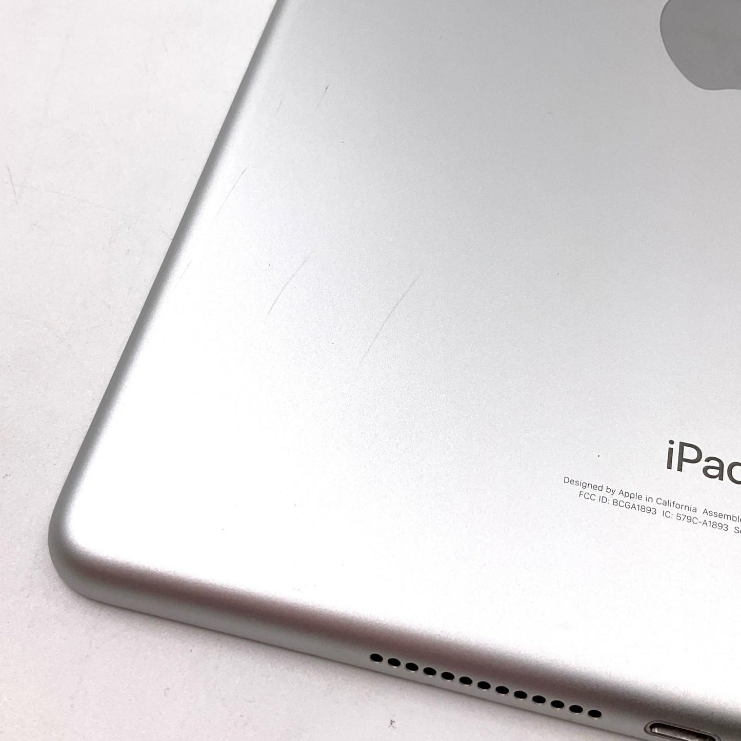 【全額返金保証】【最速発送】Apple iPad 第6世代 32GB シルバー Wi-Fi 動作確認済